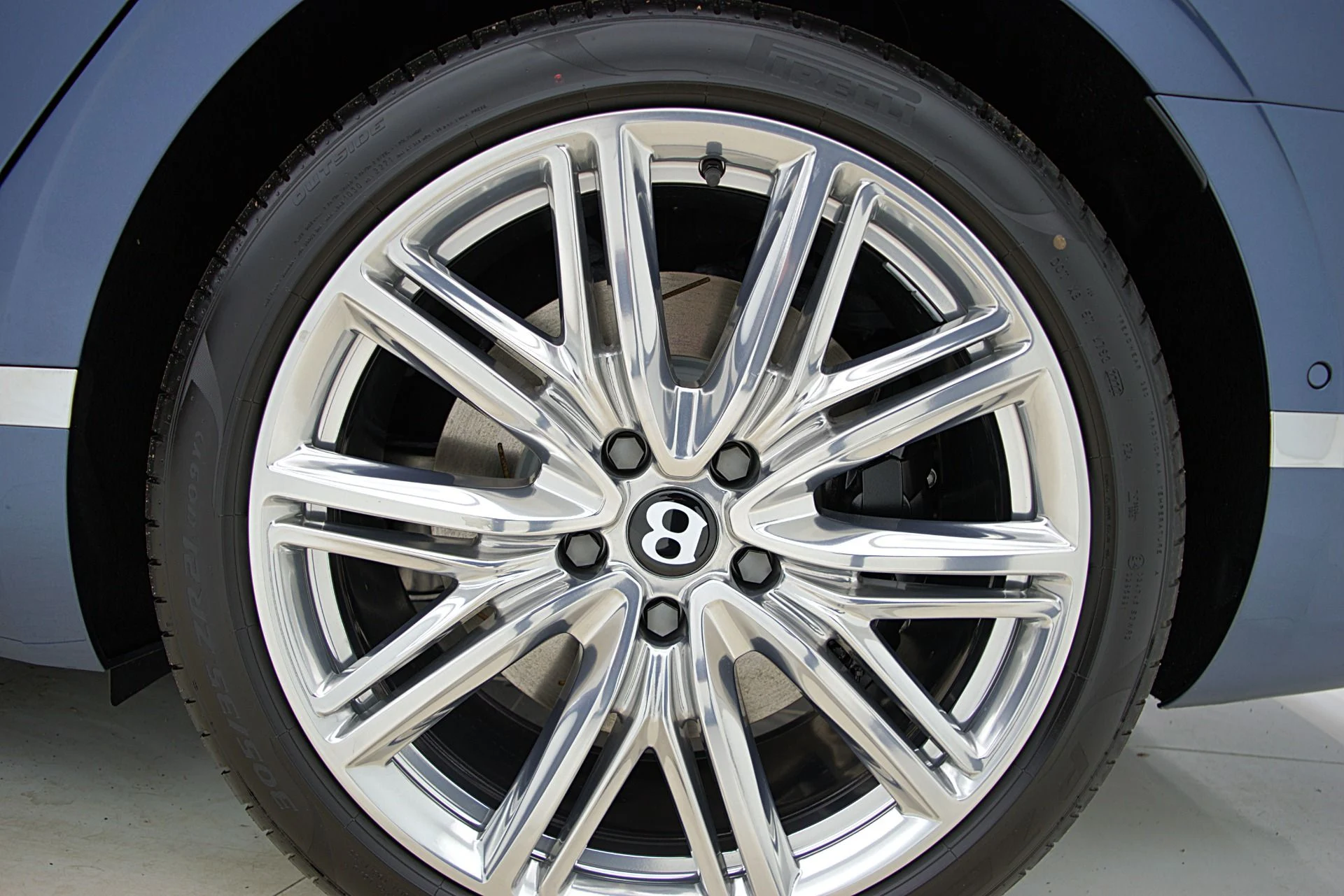 mph050_1123665925_Used_2022_Bentley_Flying_Spur_Hybrid_581239e20b