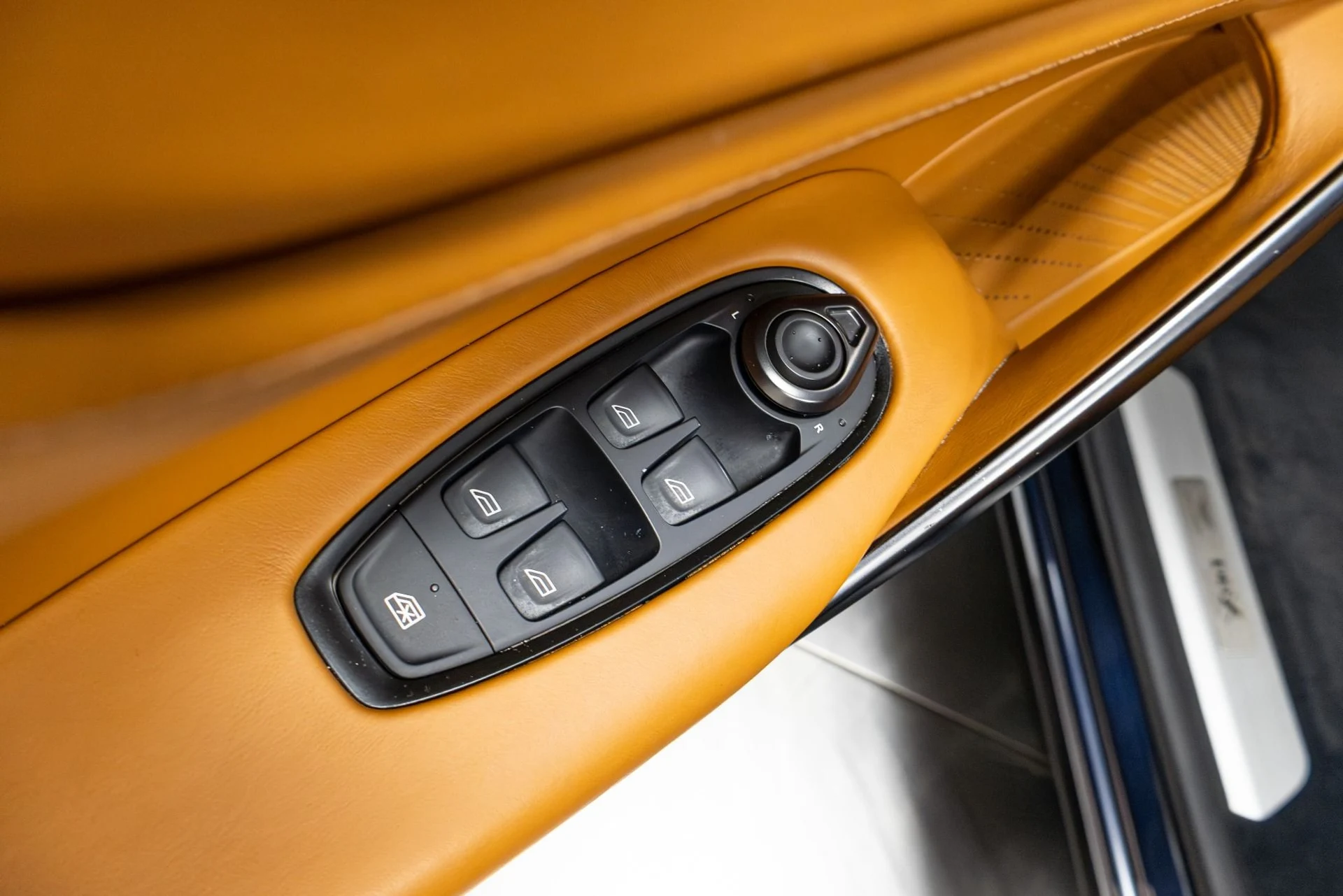 mph050_1140789259_Used_2021_Aston_Martin_DBX_1770088523_e2812bb871