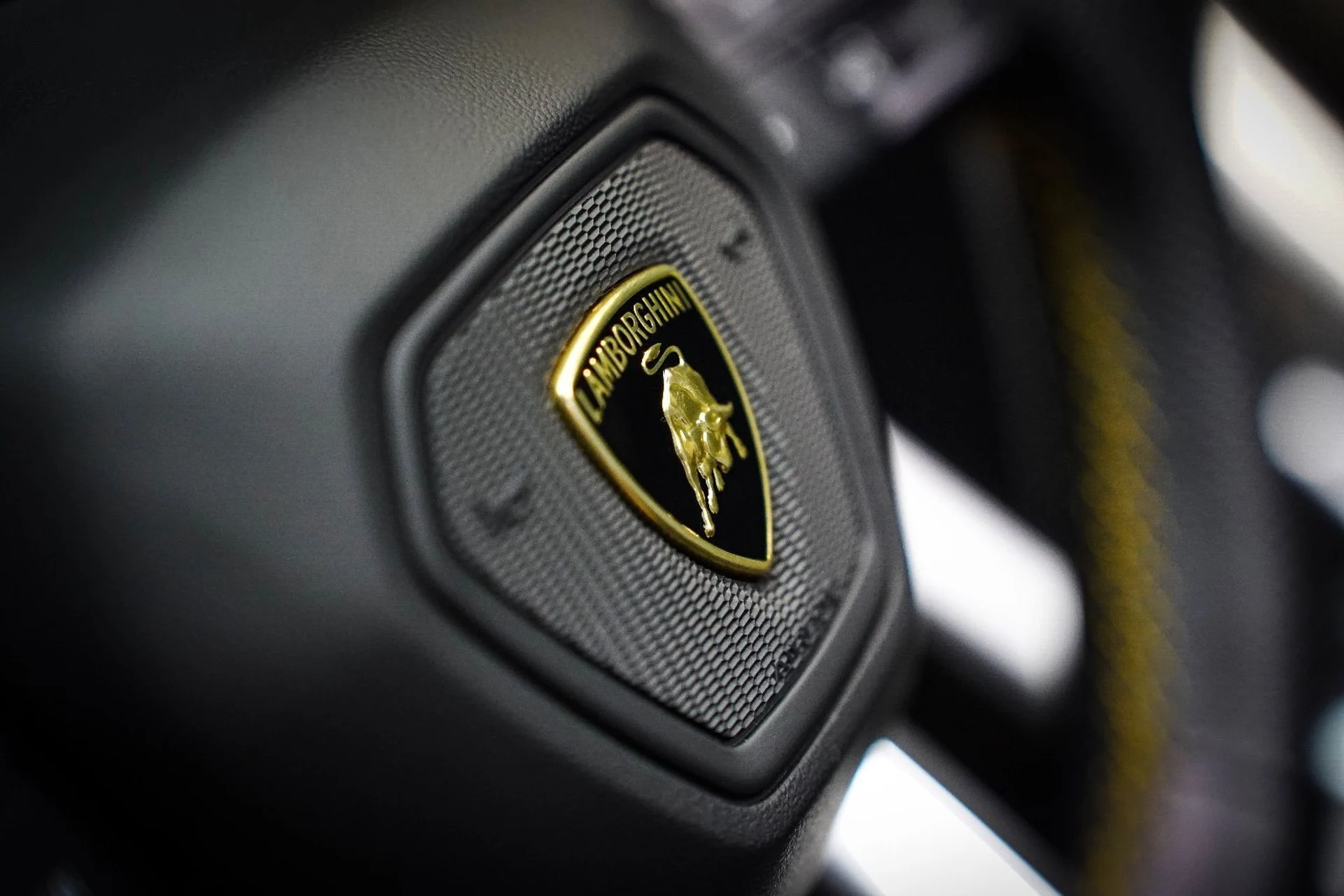 mph050_1153579973_37414663_03573_2020_lamborghini_urus_065_0f35a0ada1