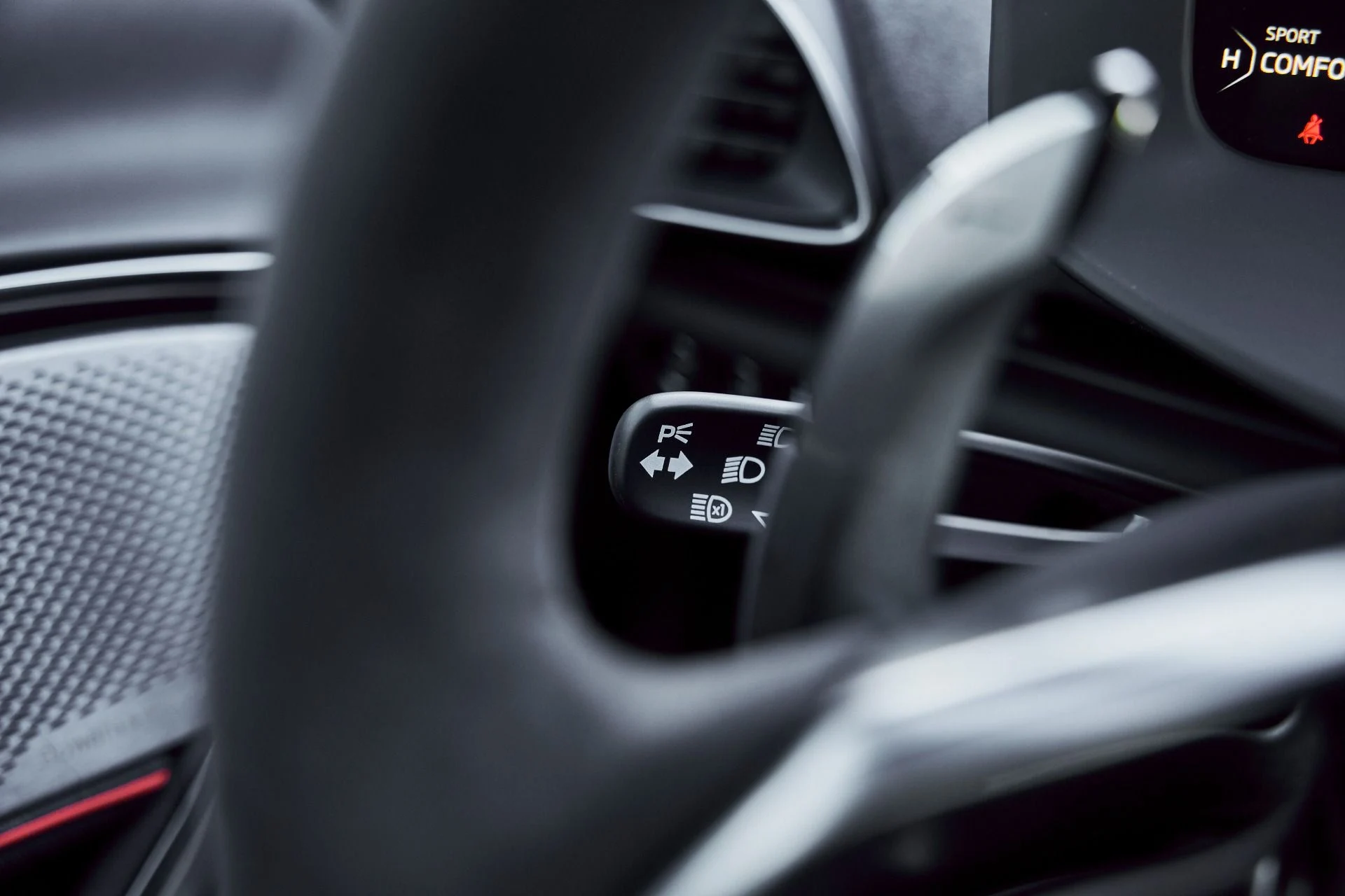 mph050_1175408882_Used_2023_Mc_Laren_Artura_1773773948_cbb8836d66