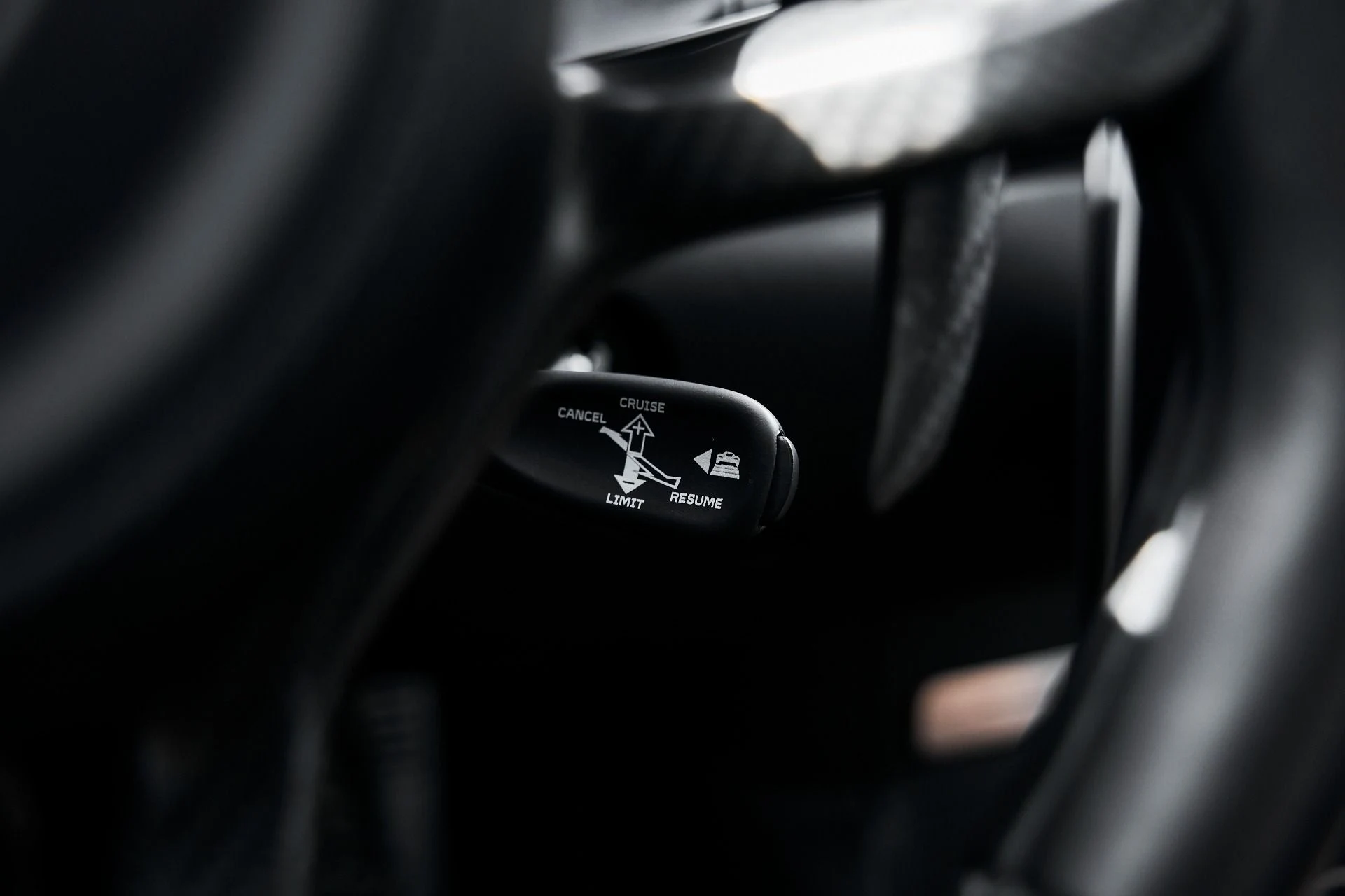 mph050_1182288005_Used_2024_Mc_Laren_Artura_1775583397_d6b728369a