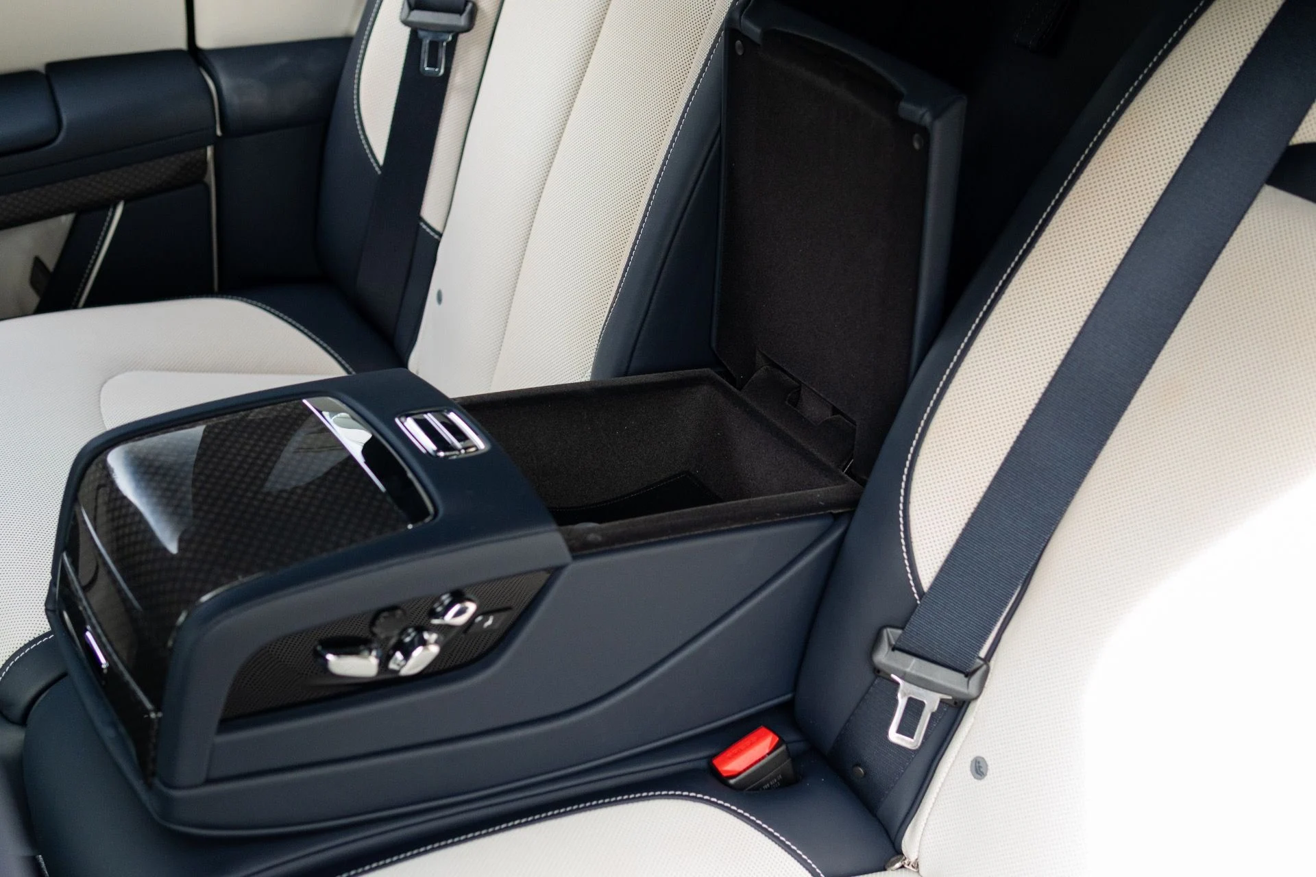 mph050_1195477267_Used_2023_Rolls_Royce_Black_Badge_Ghost_1765569637_b84d5e601e