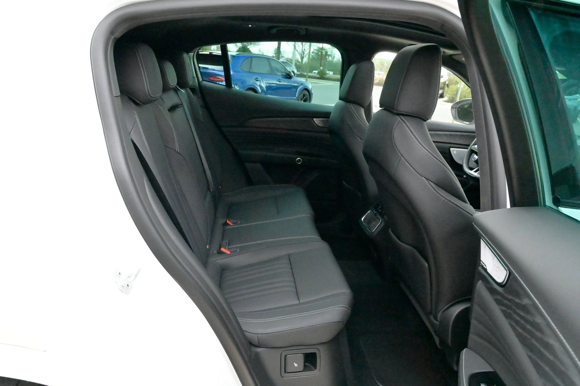 mph050_1206095958_506e2223f70f48cd9e27b4af53bcf06b_793bc686f8