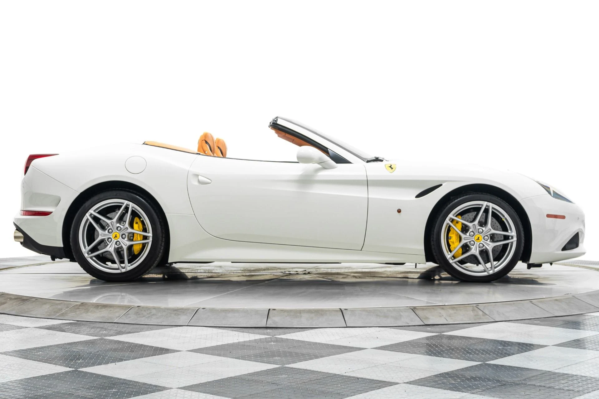 mph050_1220318109_Used_2015_Ferrari_California_T_Very_Low_Miles_Daytona_Seats_Sport_Wheels_1774471674_0476fd26a5
