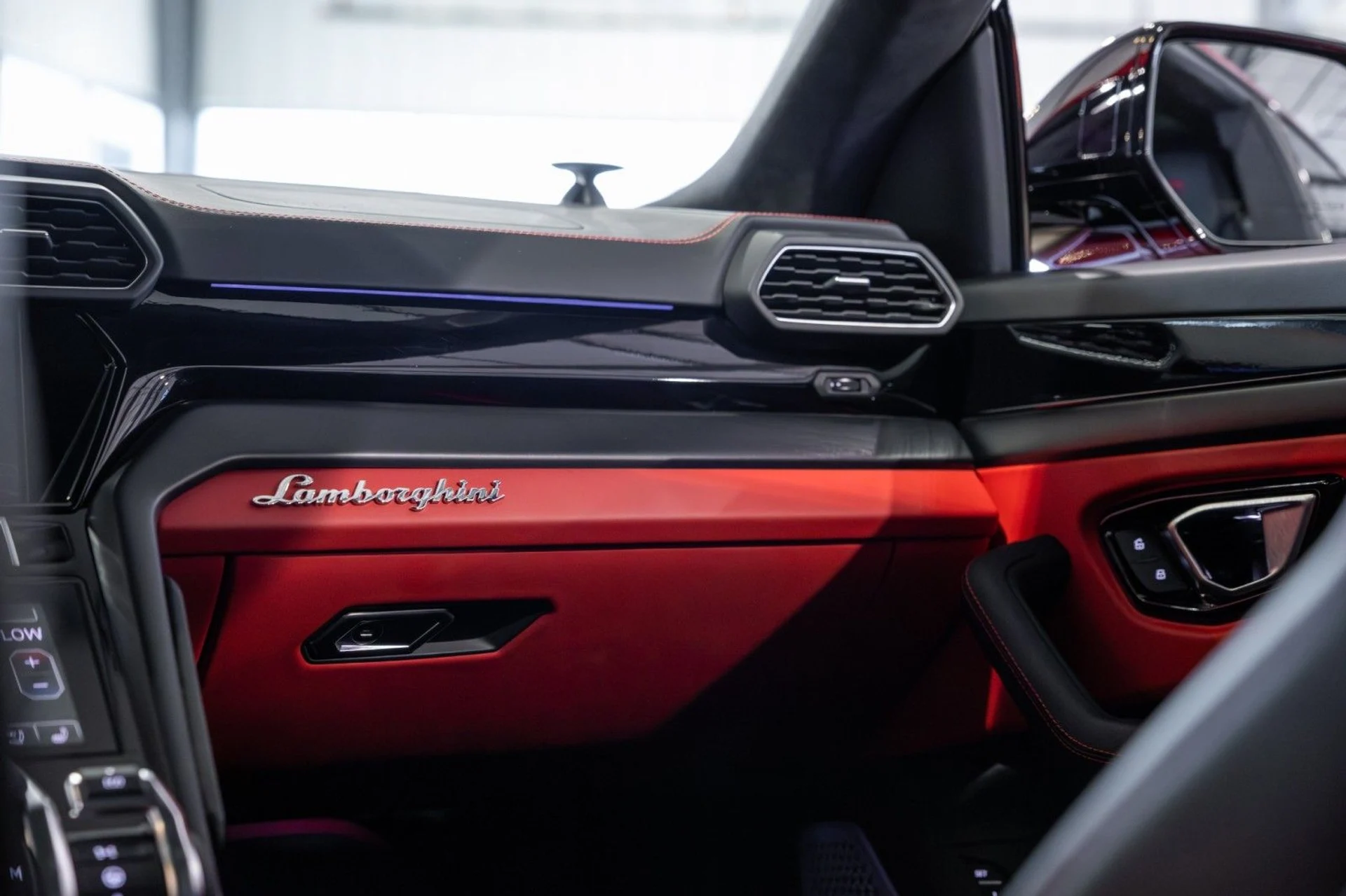 mph050_122189517_EQ_0c916d4fce