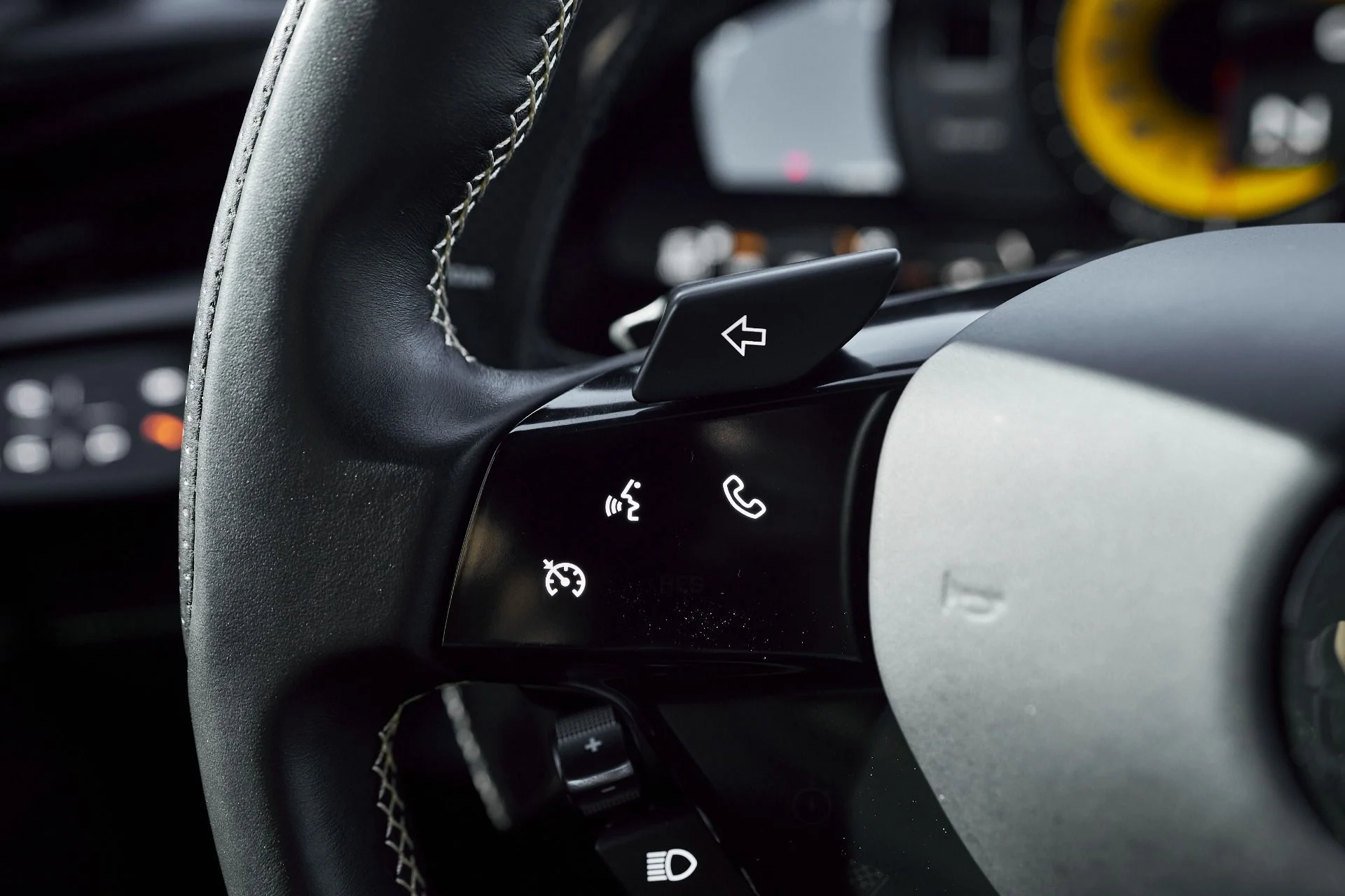 mph050_1226560059_Used_2022_Ferrari_SF_90_Stradale_Base_1762462418_77732b69d4