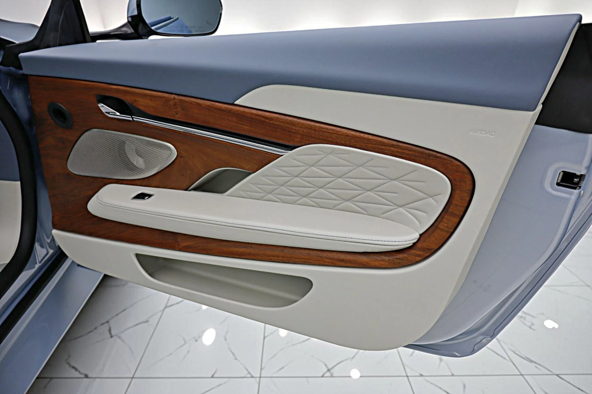 mph050_1227533949_New_2026_Aston_Martin_DB_12_Volante_c4e45826b6
