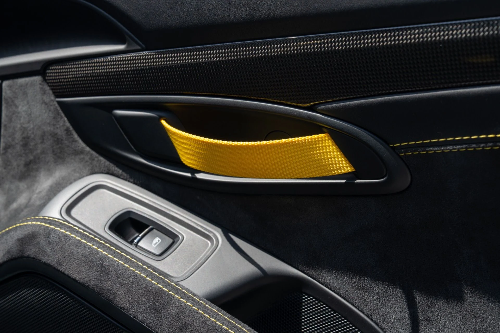 mph050_123996412_Used_2018_Porsche_911_GT_2_RS_1782839837_730c733519
