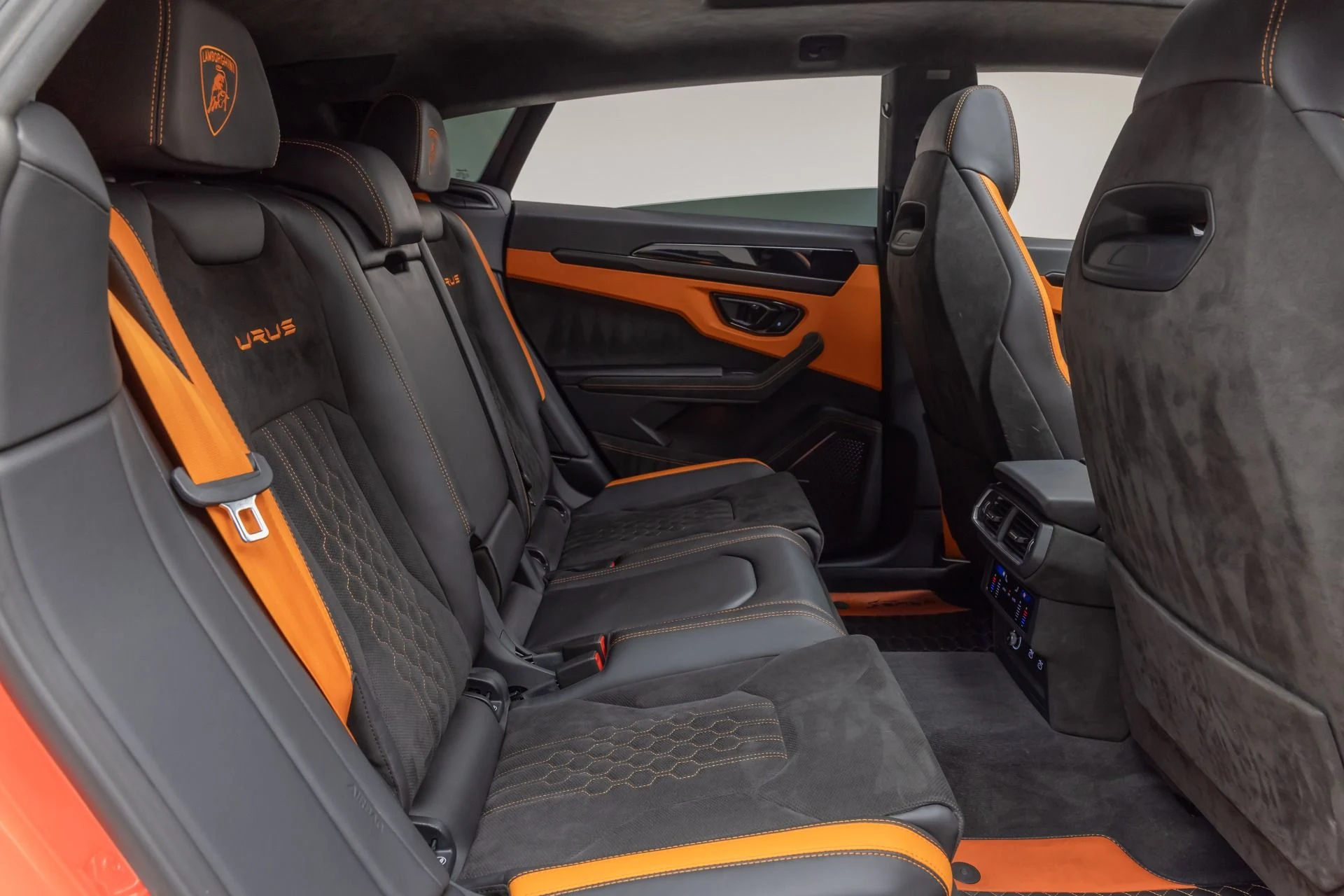 mph050_1266200582_Used_2024_Lamborghini_Urus_S_1766449487_118b3db857