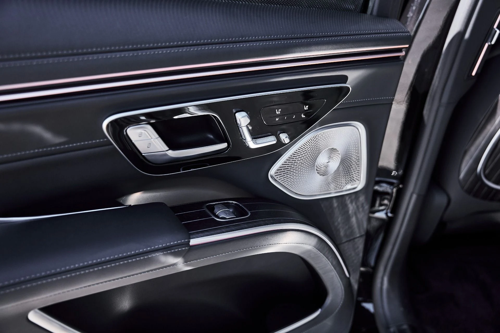 mph050_1269456151_Used_2024_Mercedes_Benz_EQS_Maybach_EQS_680_1775326072_49eac05ca0