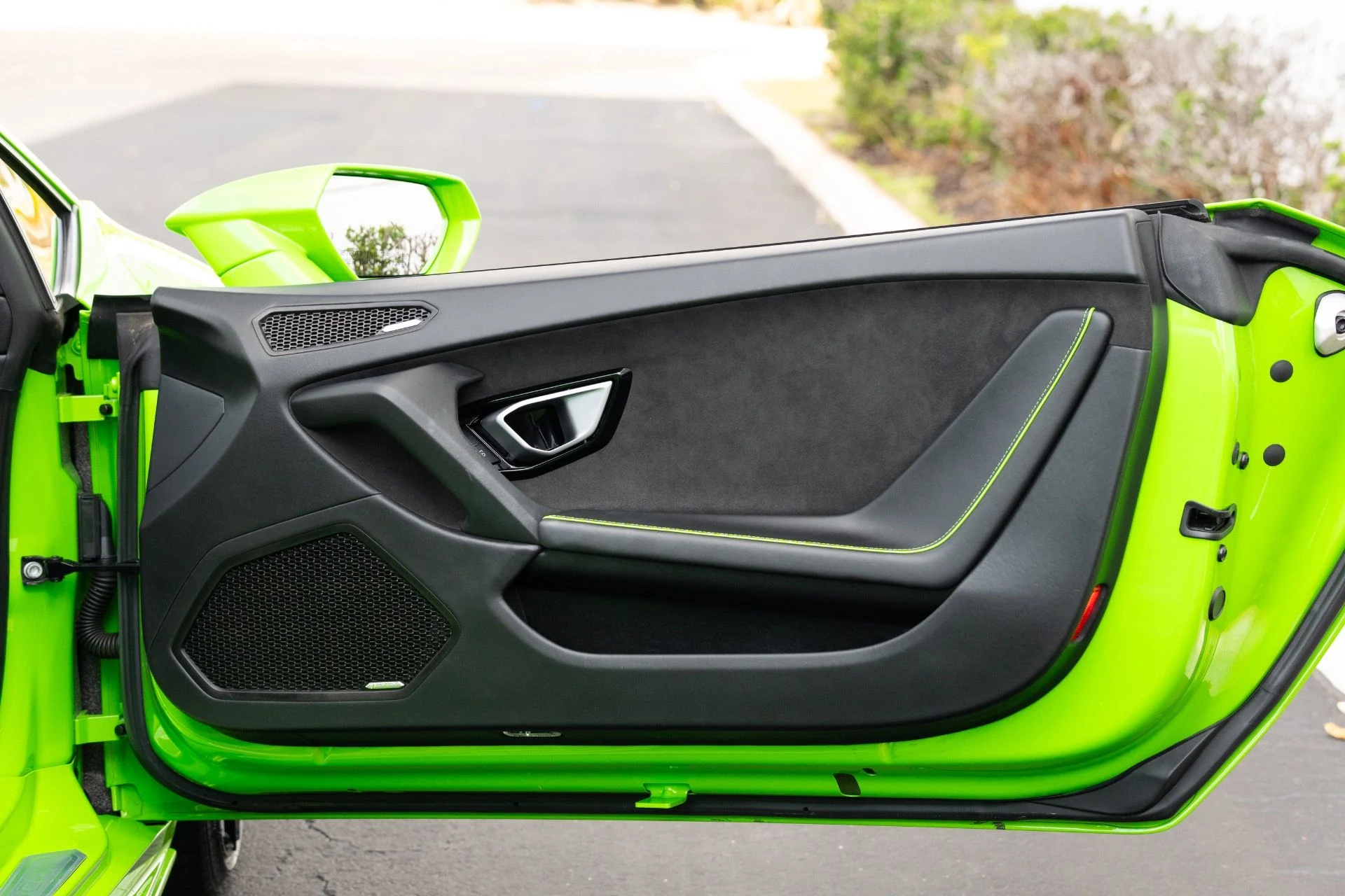 mph050_127303840_Used_2020_Lamborghini_Huracan_EVO_1770872075_b2a3c2594e