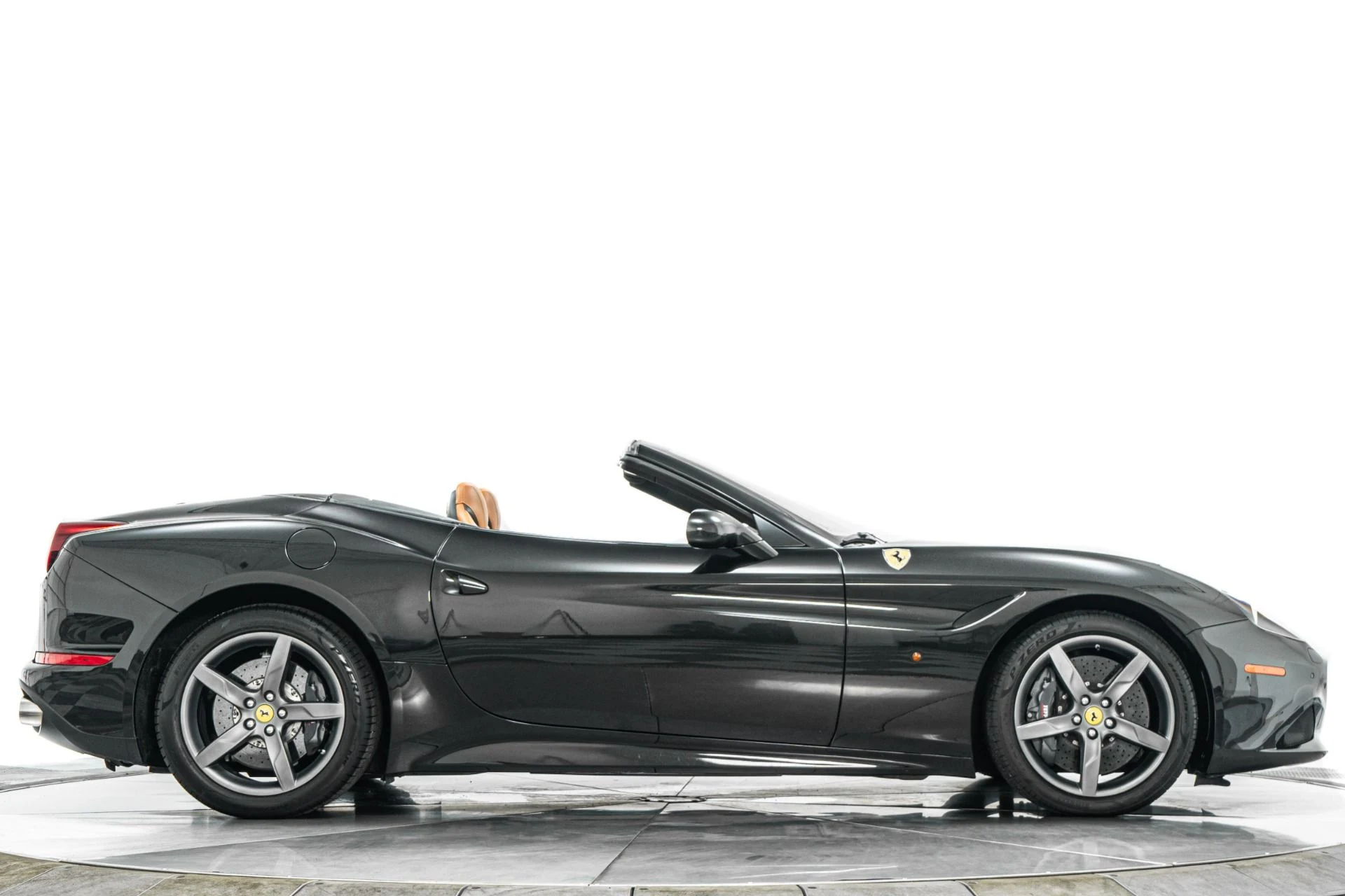mph050_1276460457_Used_2015_Ferrari_California_Full_Power_and_Heated_Seats_Twin_Turbo_V8_1776271137_ce21338093