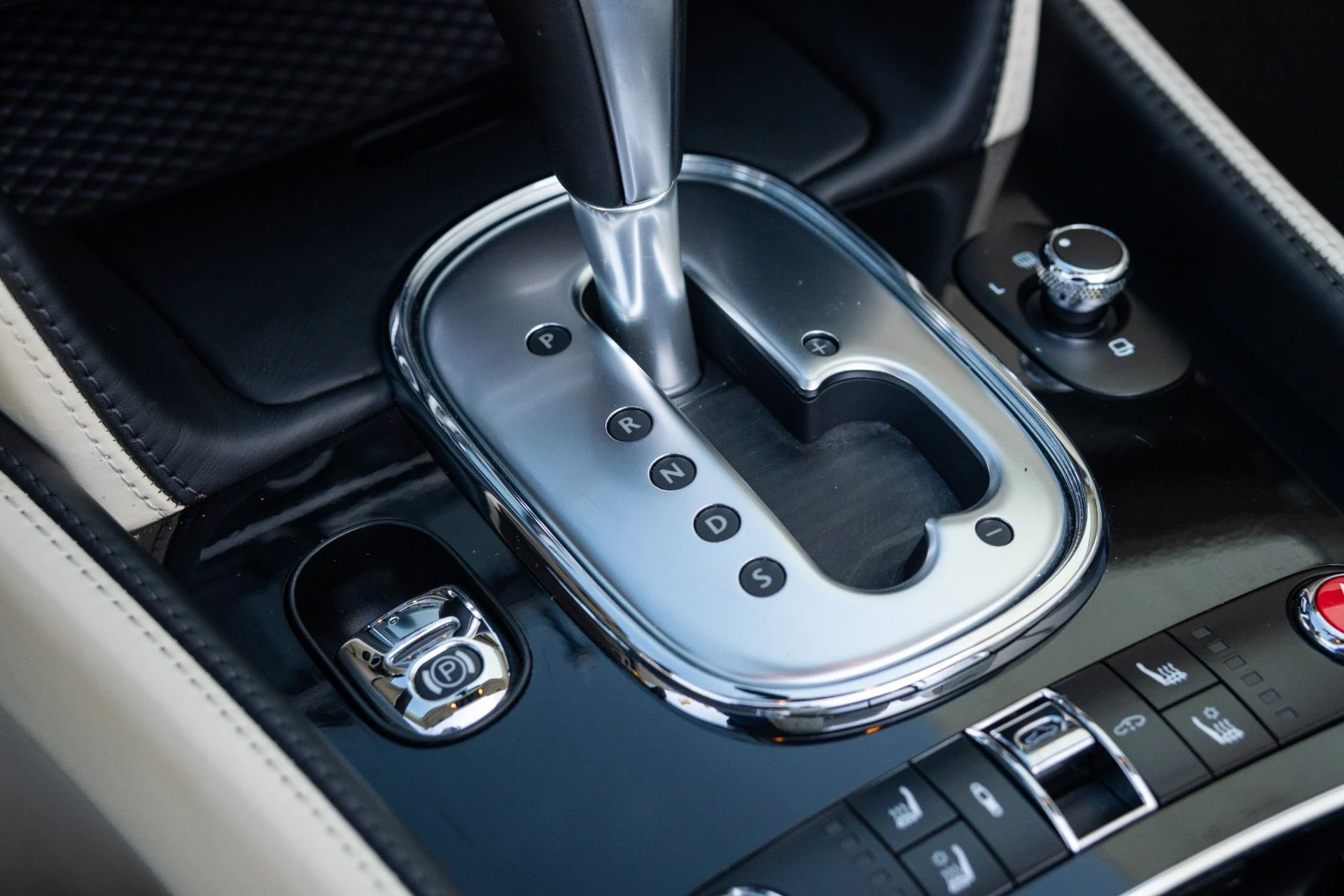 mph050_1284002325_Used_2015_Bentley_Continental_GT_V8_S_1769717310_db6fa14757