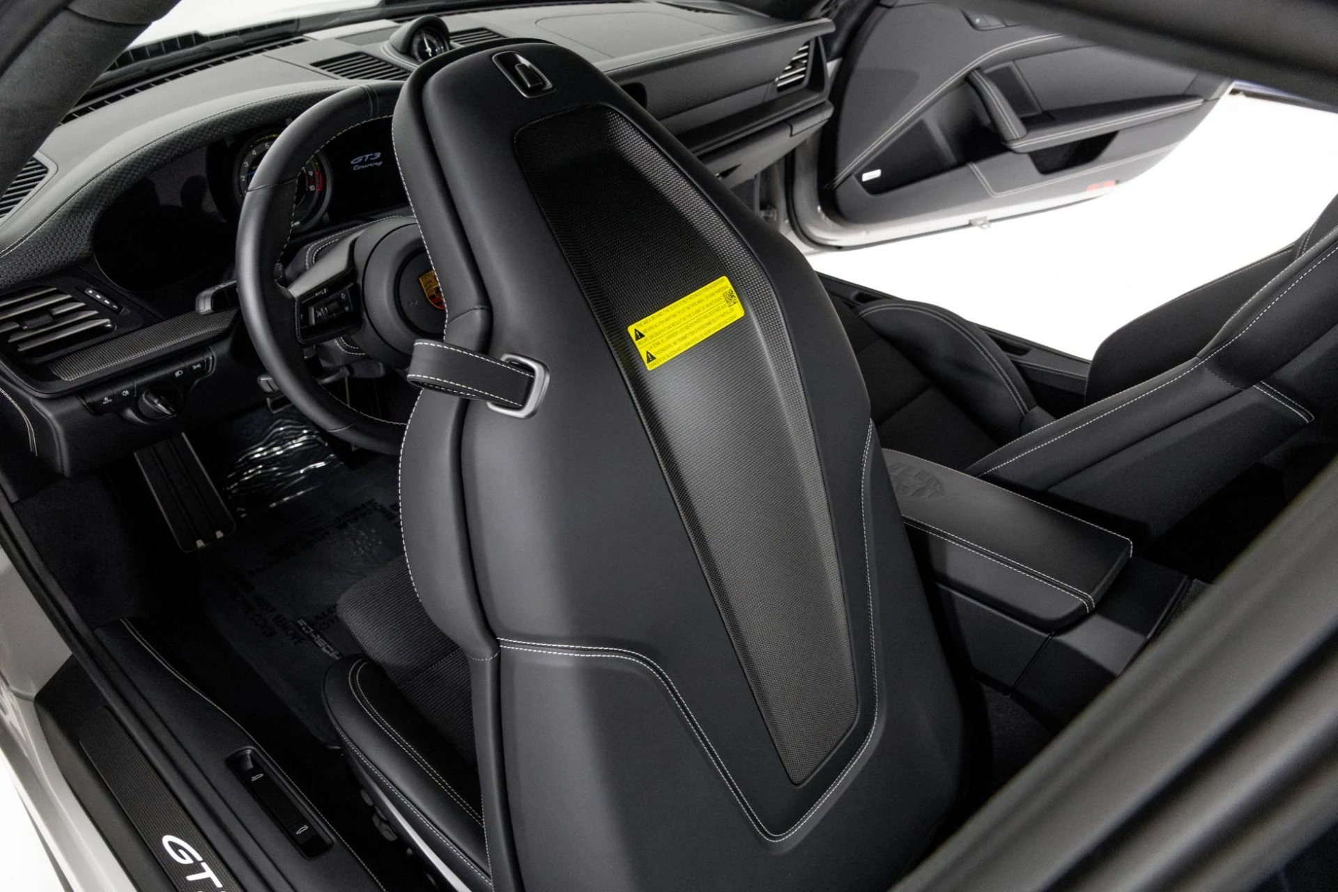 mph050_1323888365_Used_2024_Porsche_911_GT_3_Touring_1761003662_b3083f5d95
