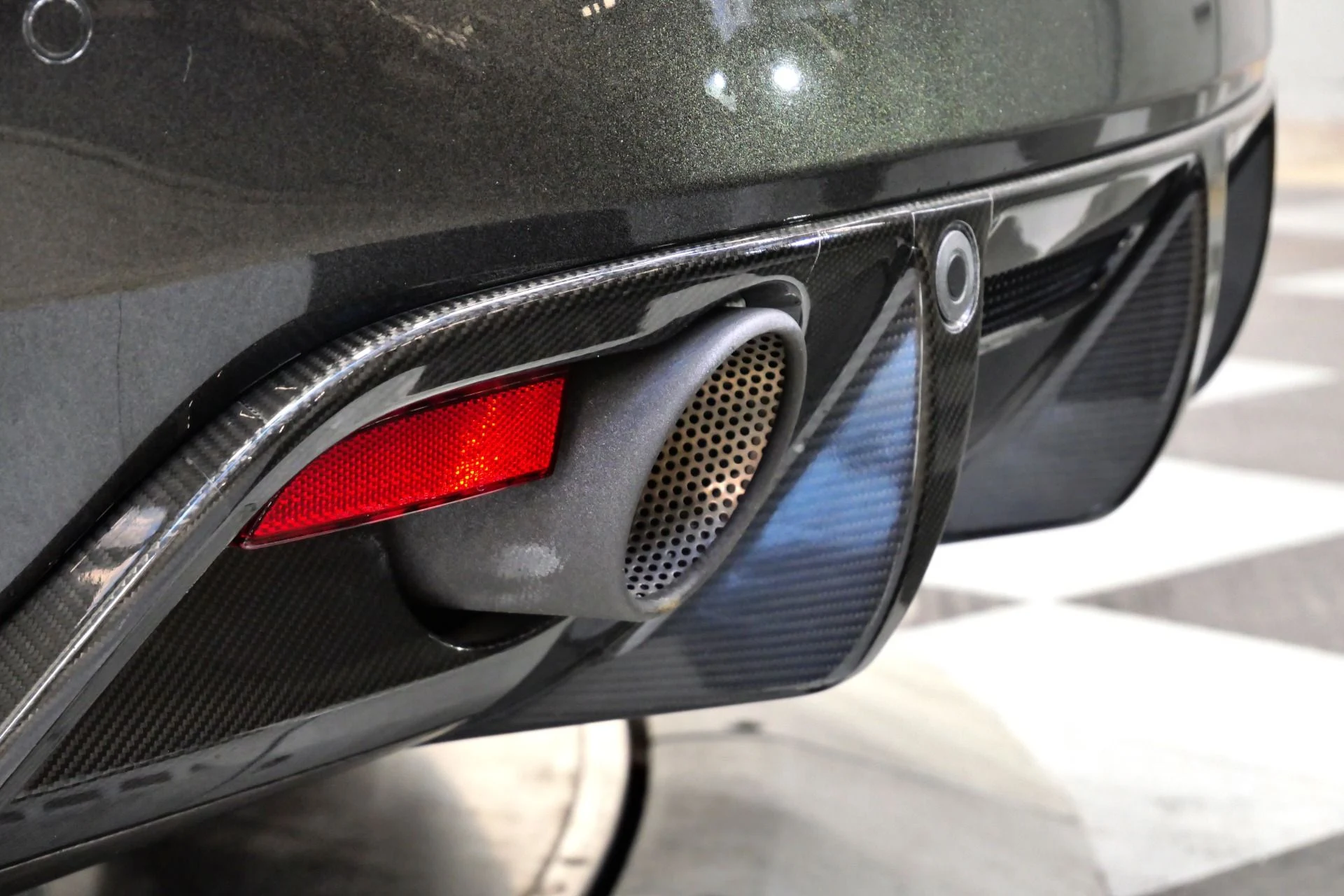 mph050_1359104433_Used_2012_Aston_Martin_DBS_Carbon_Edition_1761154594_4859c65325