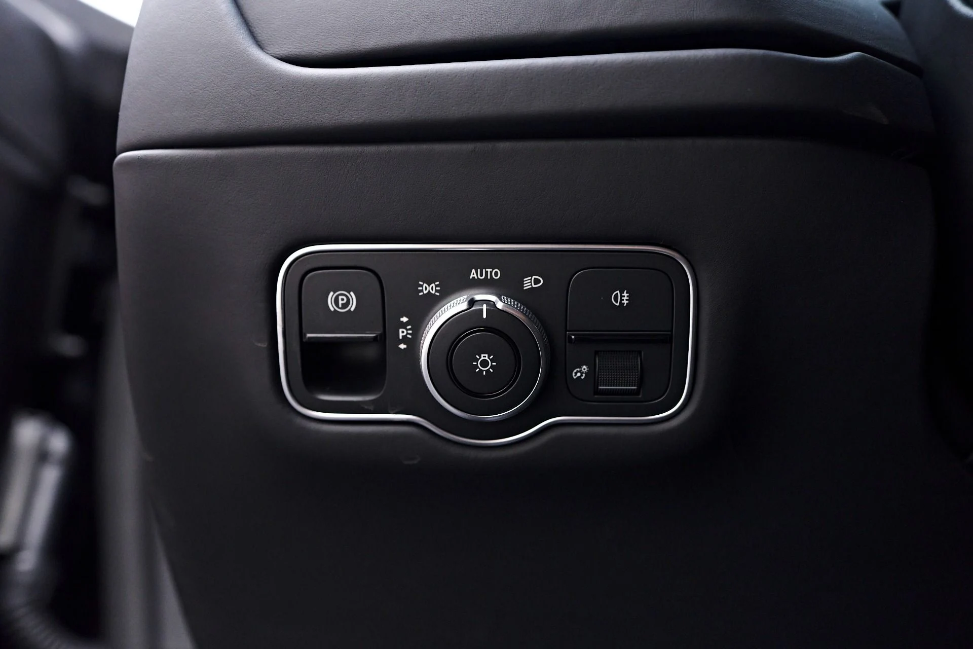 mph050_1380355561_Used_2024_Aston_Martin_DB_12_1752612779_ed2b319a2a