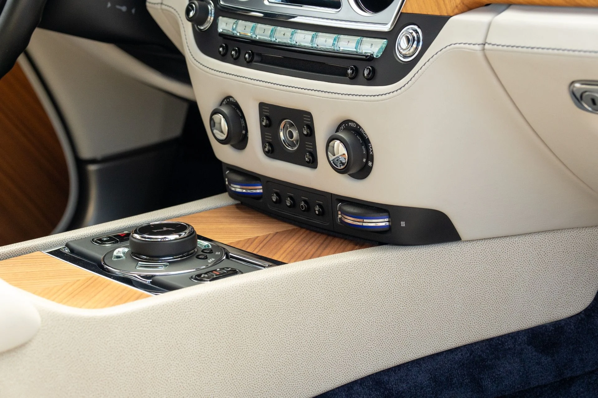 mph050_1382264412_Used_2016_Rolls_Royce_Wraith_1762887509_19d806bc93