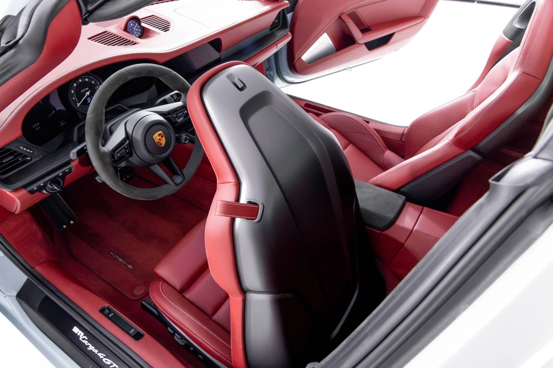 mph050_1390371435_Used_2023_Porsche_911_Targa_4_GTS_1762298455_21bd7f3ace