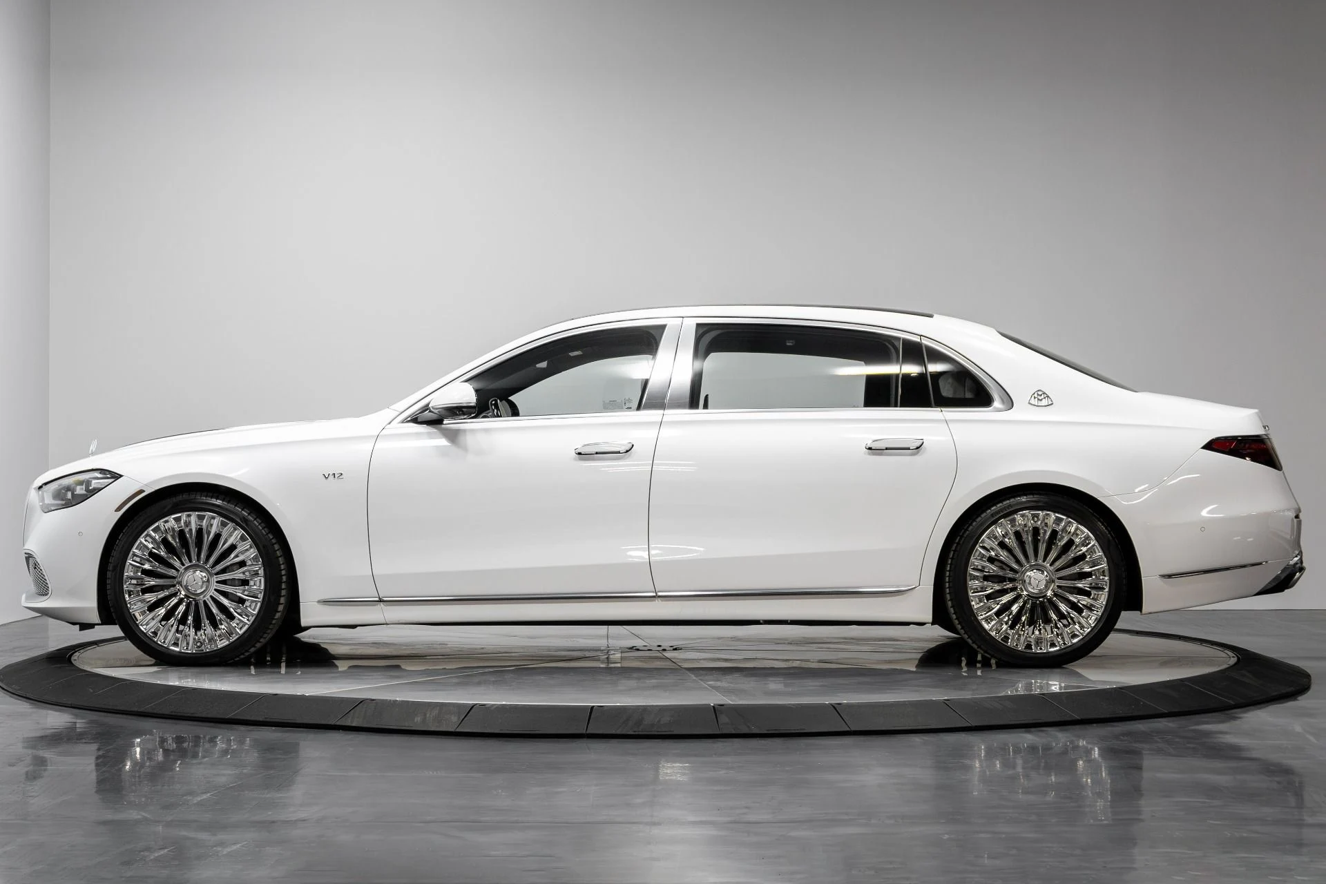 mph050_1391535923_Used_2024_Mercedes_Benz_S_Class_Maybach_S_680_4_MATIC_1766187081_ec64c27277