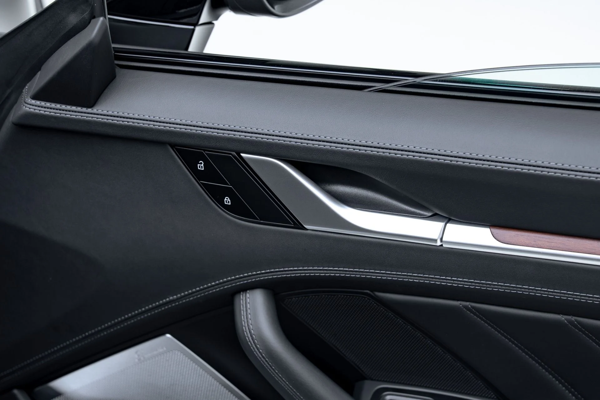 mph050_1393642675_Used_2023_Porsche_911_Sport_Classic_1776441930_57fbf4409b