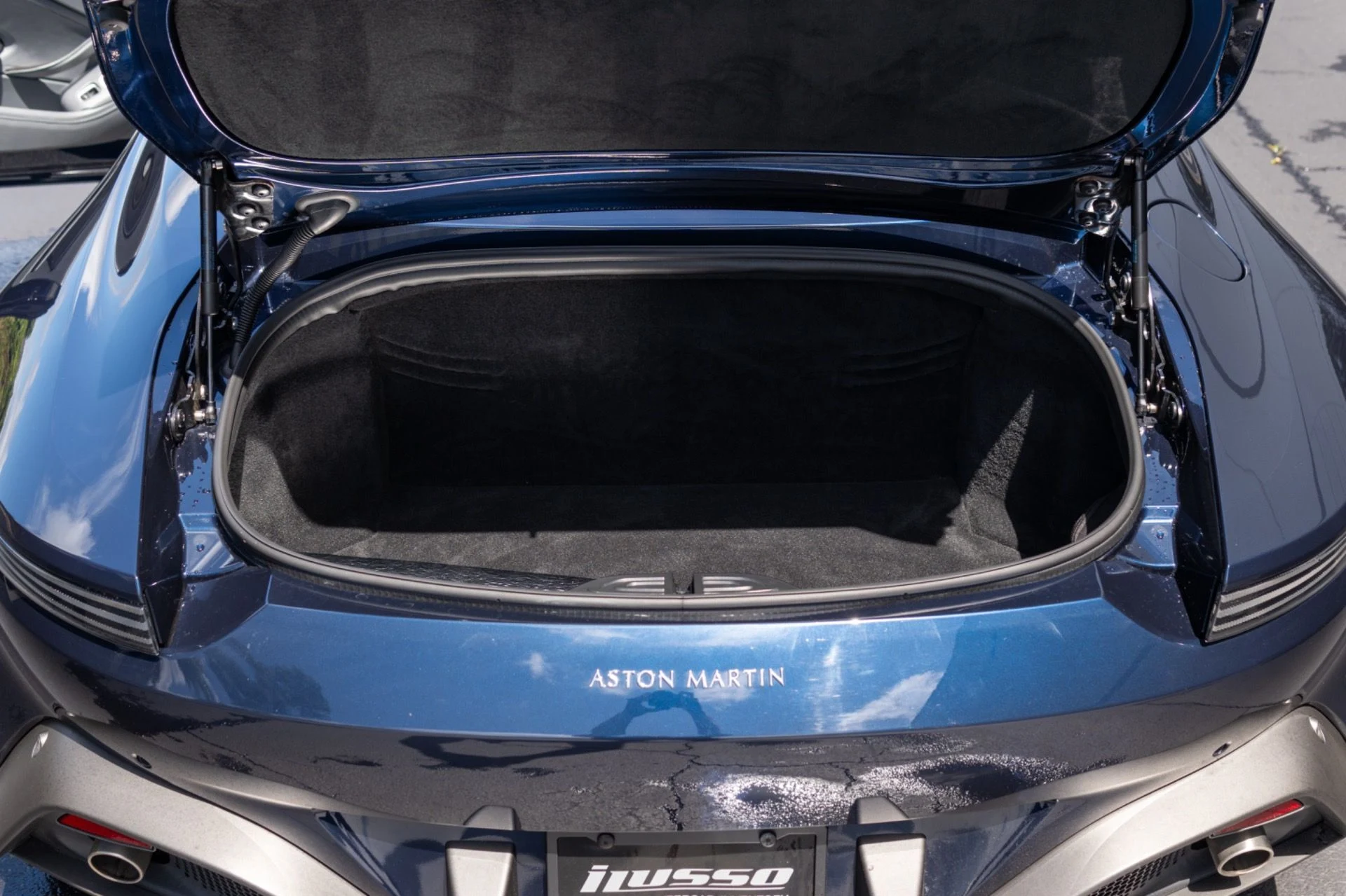 mph050_1394562468_Used_2021_Aston_Martin_Vantage_1774065809_e0dd8074bf