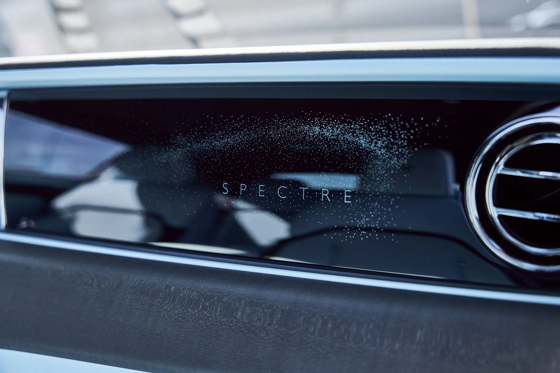 mph050_1432205311_Used_2025_Rolls_Royce_Spectre_Base_1773452537_f4ee71971c