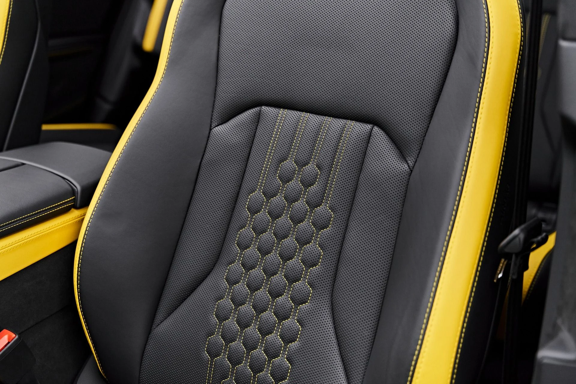 mph050_1442548724_Used_2025_Lamborghini_Urus_SE_1788049929_82e3babc3e