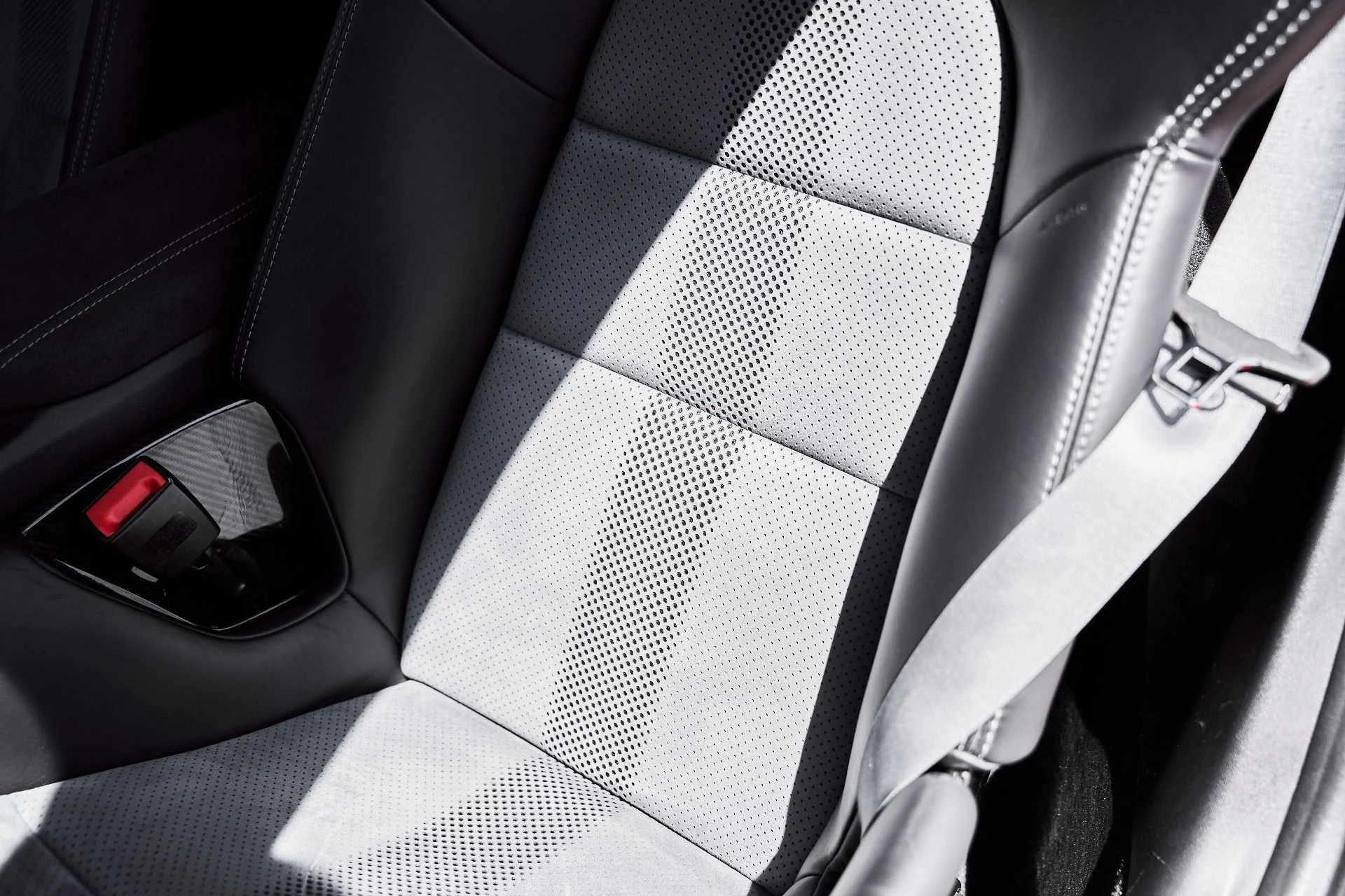 mph050_1461562231_Used_2023_Porsche_718_Cayman_GT_4_RS_1776476786_8408fd583f