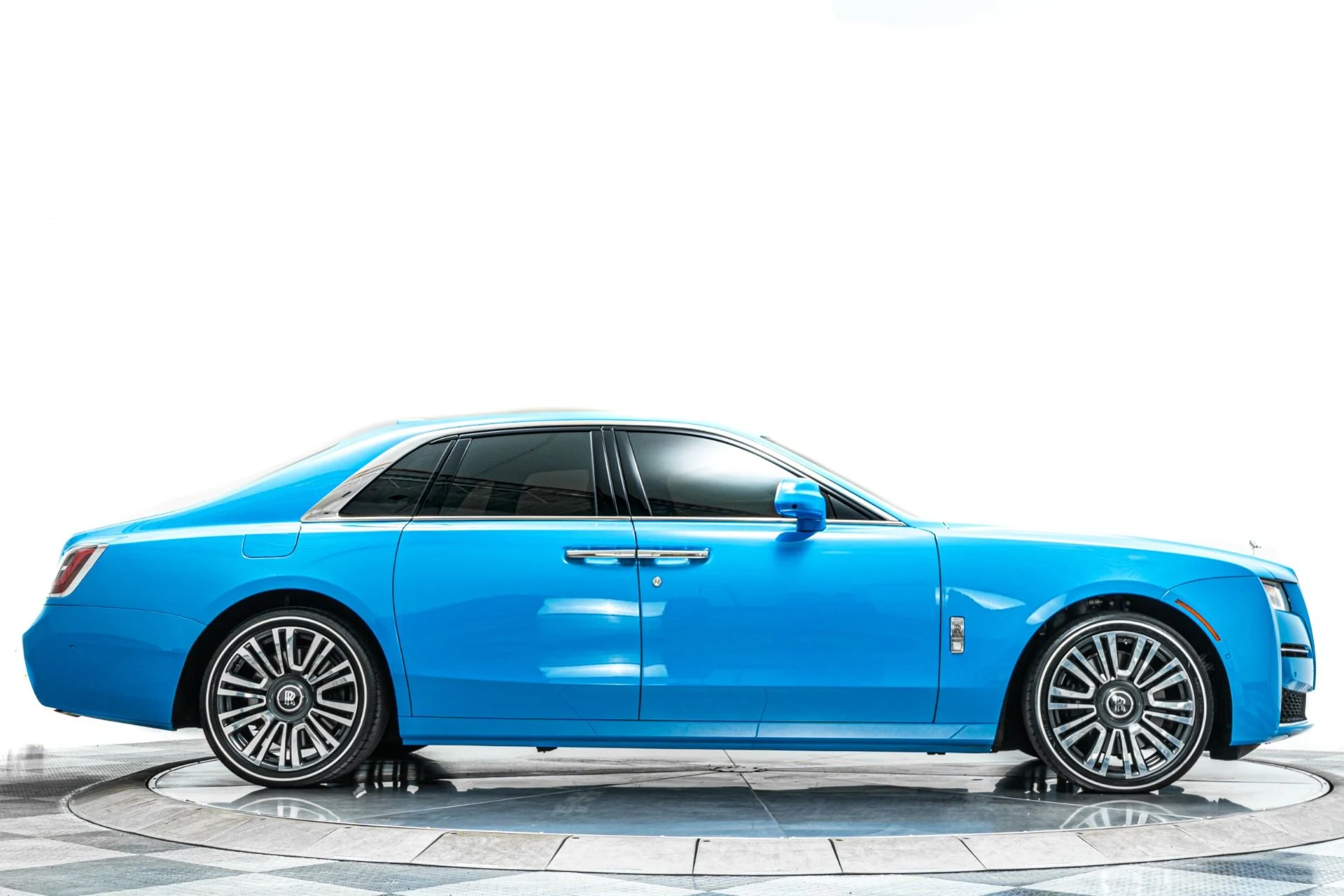 mph050_1462058878_Used_2023_Rolls_Royce_Ghost_Special_Order_Color_Commissioned_Collection_Interior_1789680360_537aaa9f98