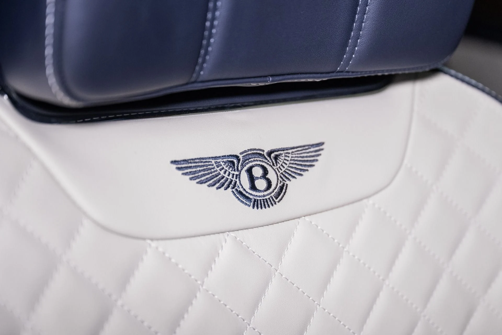 mph050_146834397_Used_2019_Bentley_Bentayga_V8_1759420865_b26d0a454a