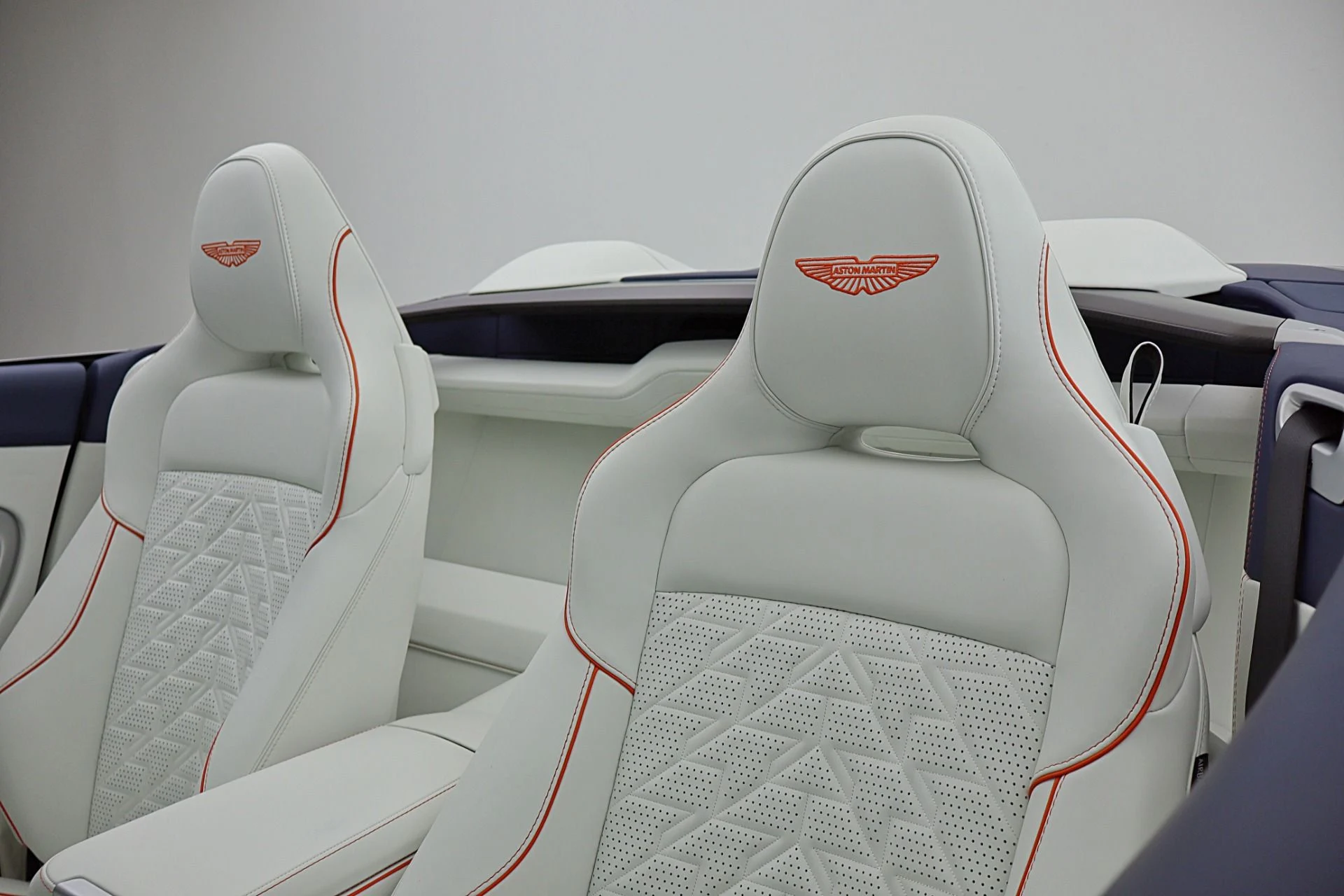 mph050_1472487904_New_2026_Aston_Martin_Vanquish_Volante_c6269c59bb