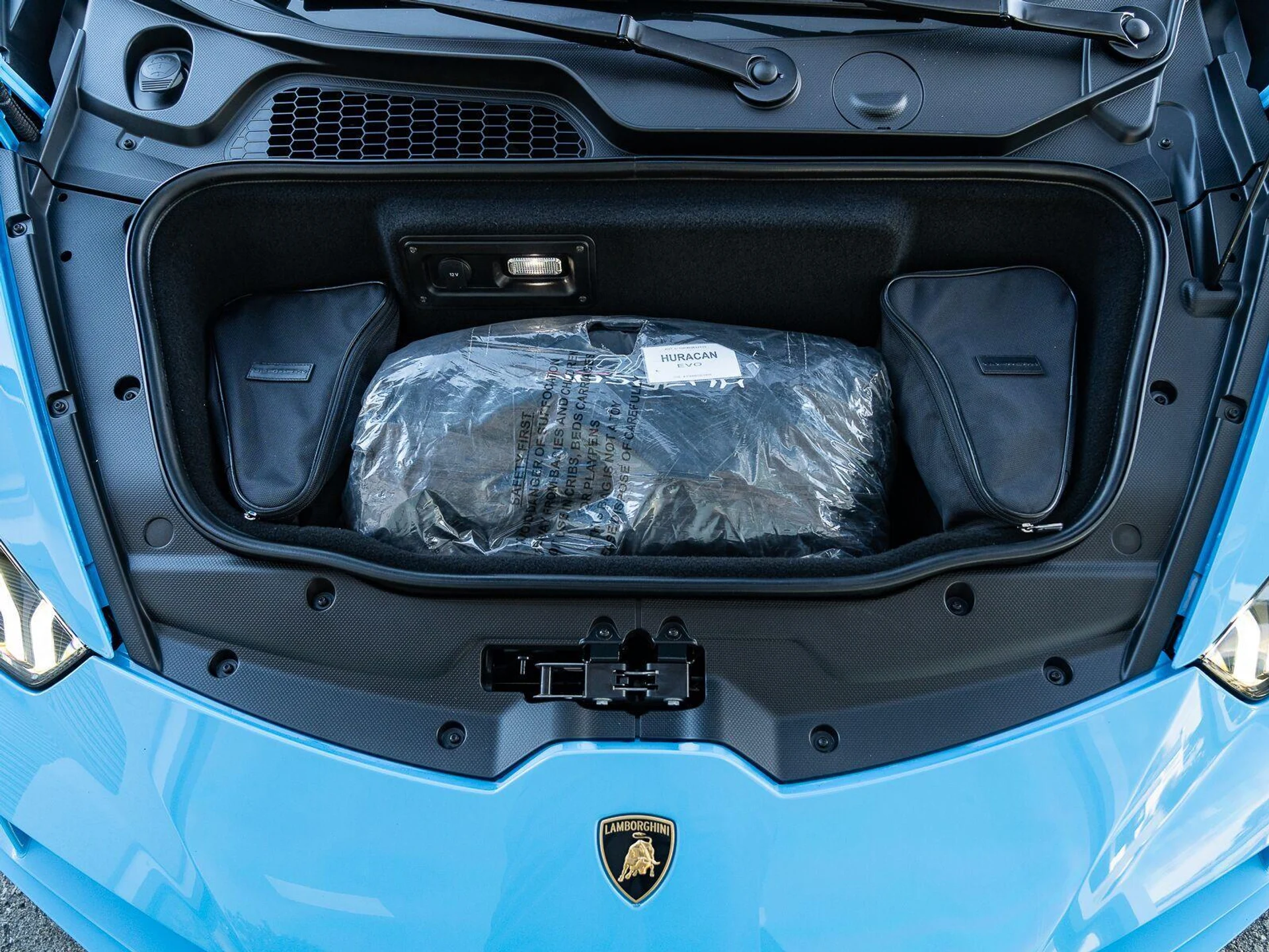 mph050_1494145934_Used_2022_Lamborghini_Huracan_EVO_Spyder_AWD_1792704198_d4a6fe8abb