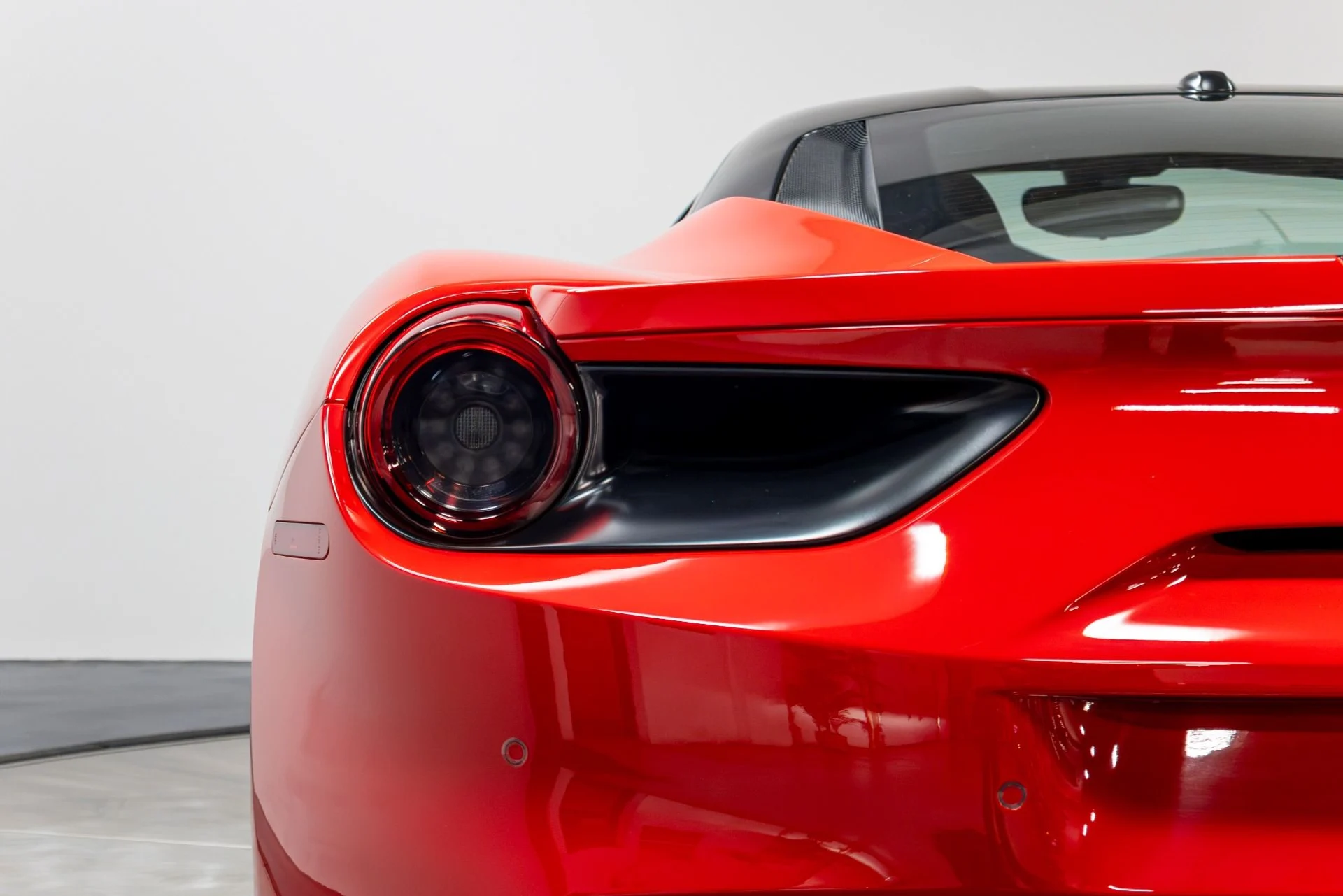 mph050_1497205494_Used_2018_Ferrari_488_GTB_1775864640_2603ae9998