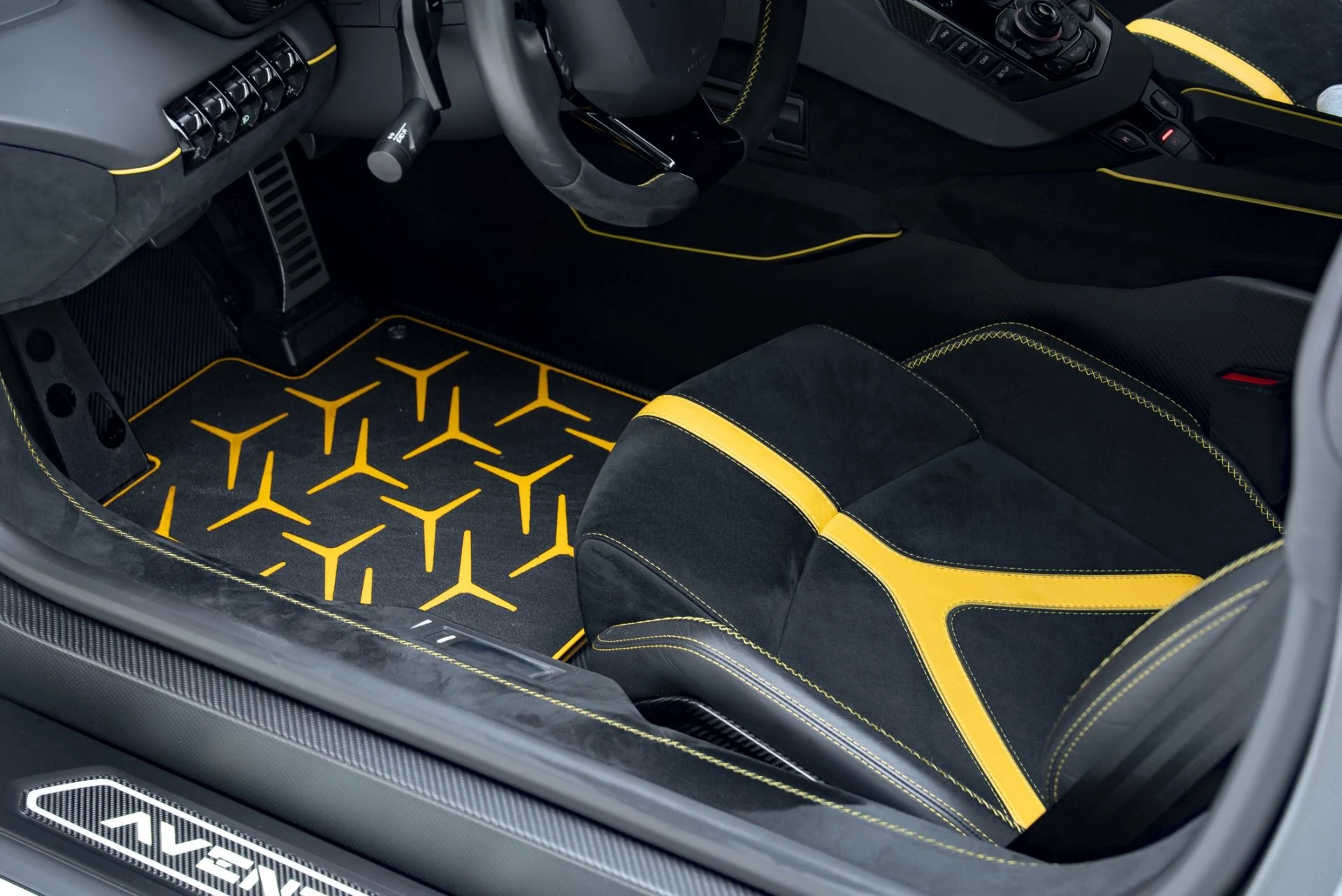 mph050_1527237079_Used_2021_Lamborghini_Aventador_LP_770_4_SVJ_1776372256_26b8586ab8