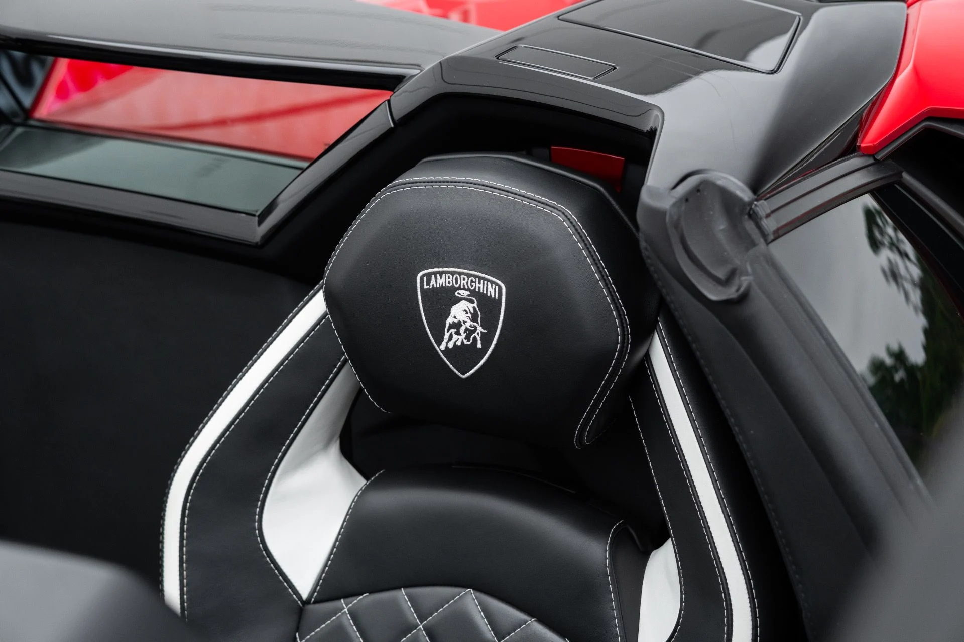 mph050_1544962467_Used_2018_Lamborghini_Aventador_Roadster_LP_740_4_S_1770343320_fec5daed24