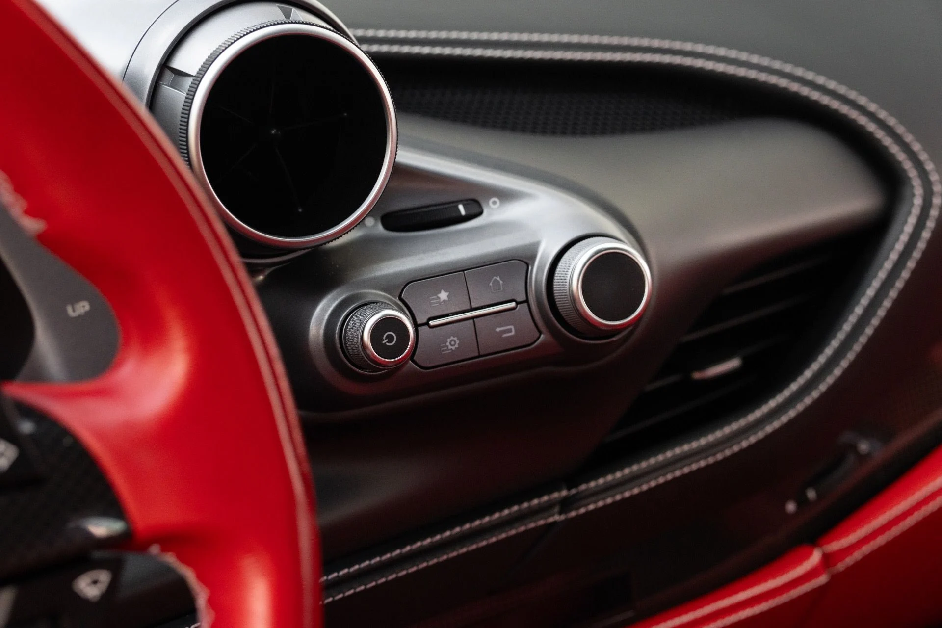 mph050_1563901809_Used_2021_Ferrari_F8_Tributo_1763762778_d67ae01c4d