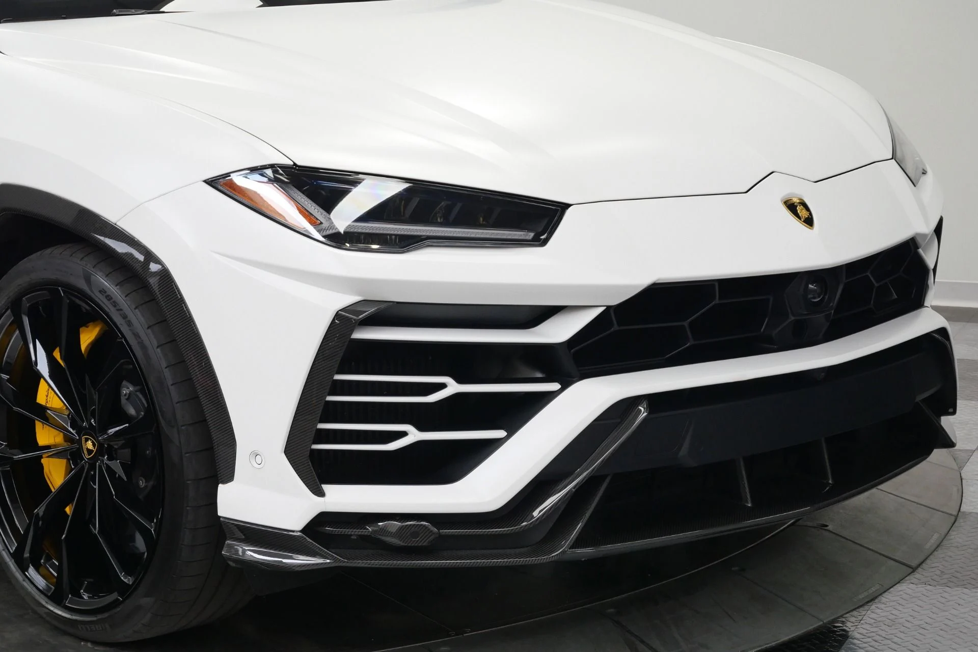 mph050_1566262198_Used_2021_Lamborghini_Urus_Carbon_Fiber_Packs_Inside_and_Out_23_Inch_Wheels_1775930480_ea1b0e9cb0