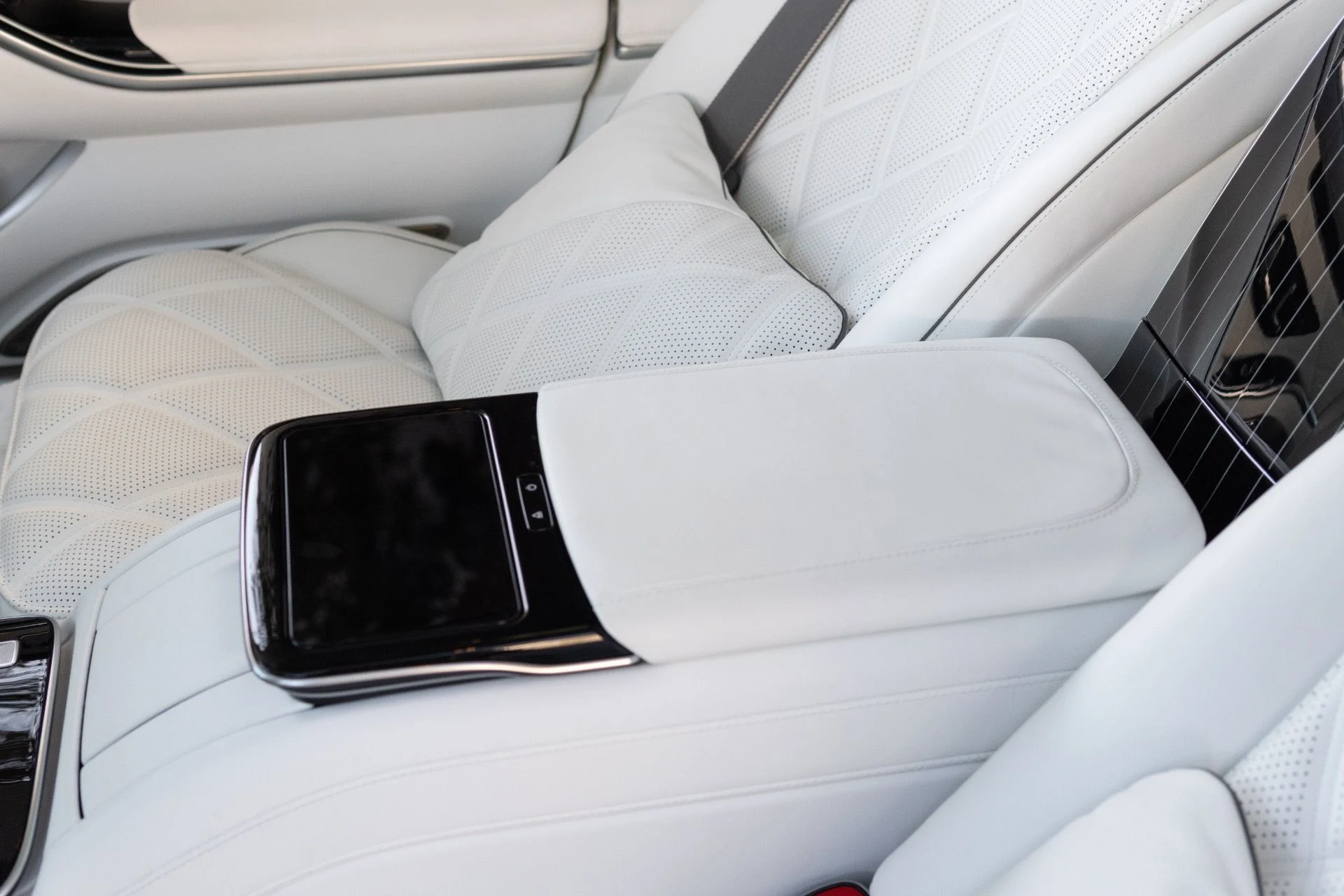 mph050_1568222446_Used_2022_Mercedes_Benz_S_Class_Mercedes_Maybach_S_580_4_MATIC_1769453531_07a5eb3570