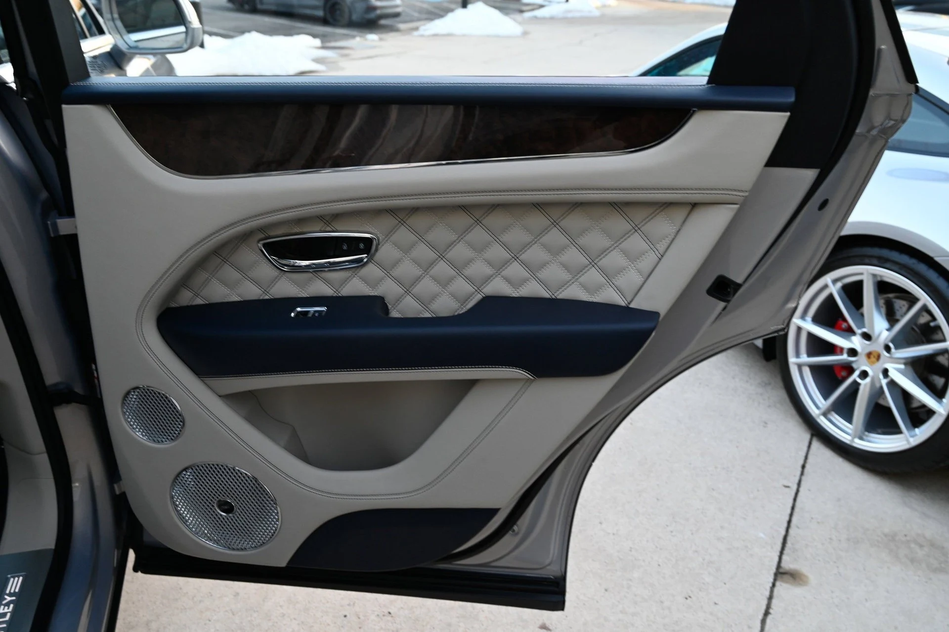 mph050_1570161945_ebee11ed7d1b47f4b497f5fbf55fa17b_5374b5db99