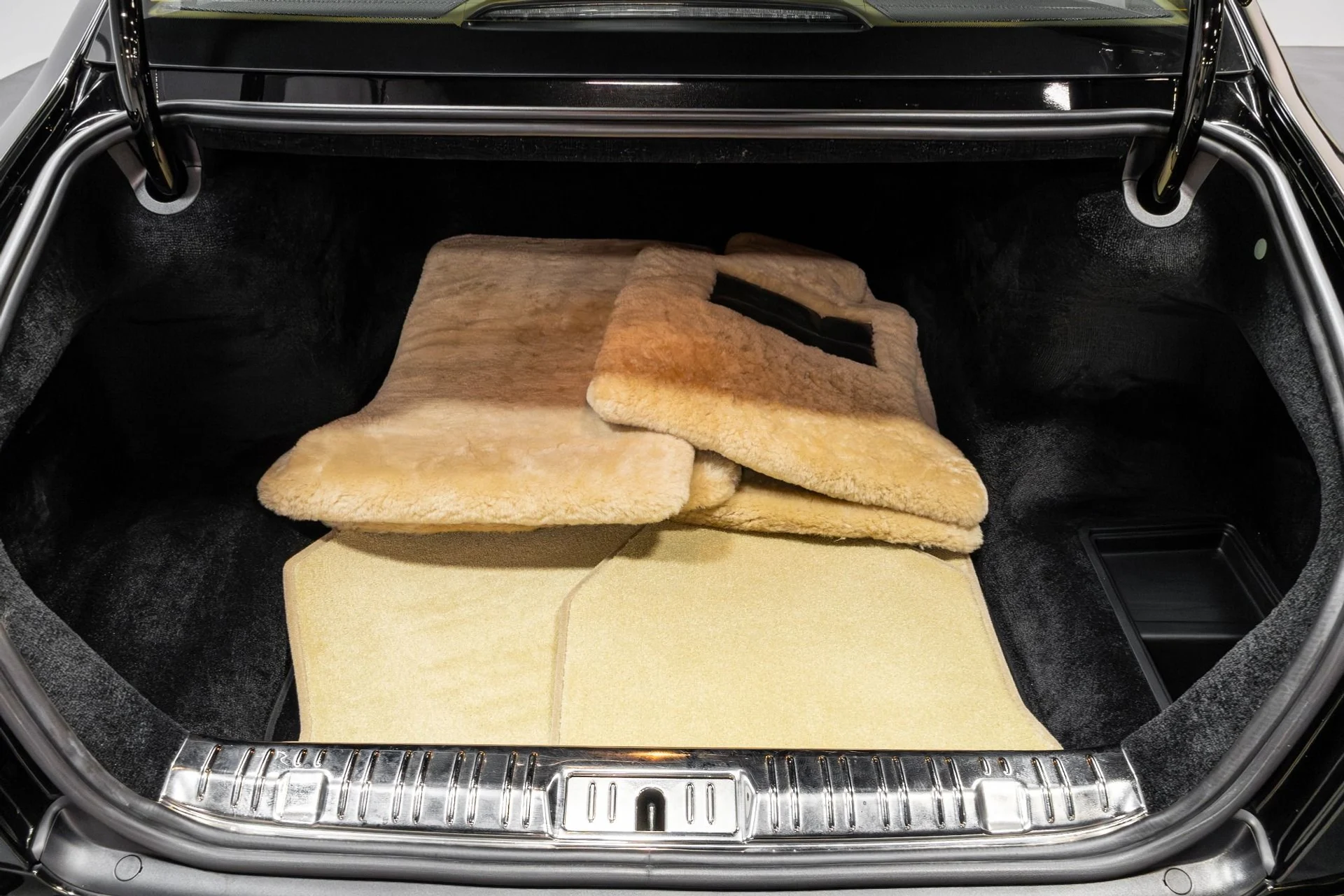 mph050_1607197218_Used_2011_Rolls_Royce_Ghost_1771348774_20cc7147ab