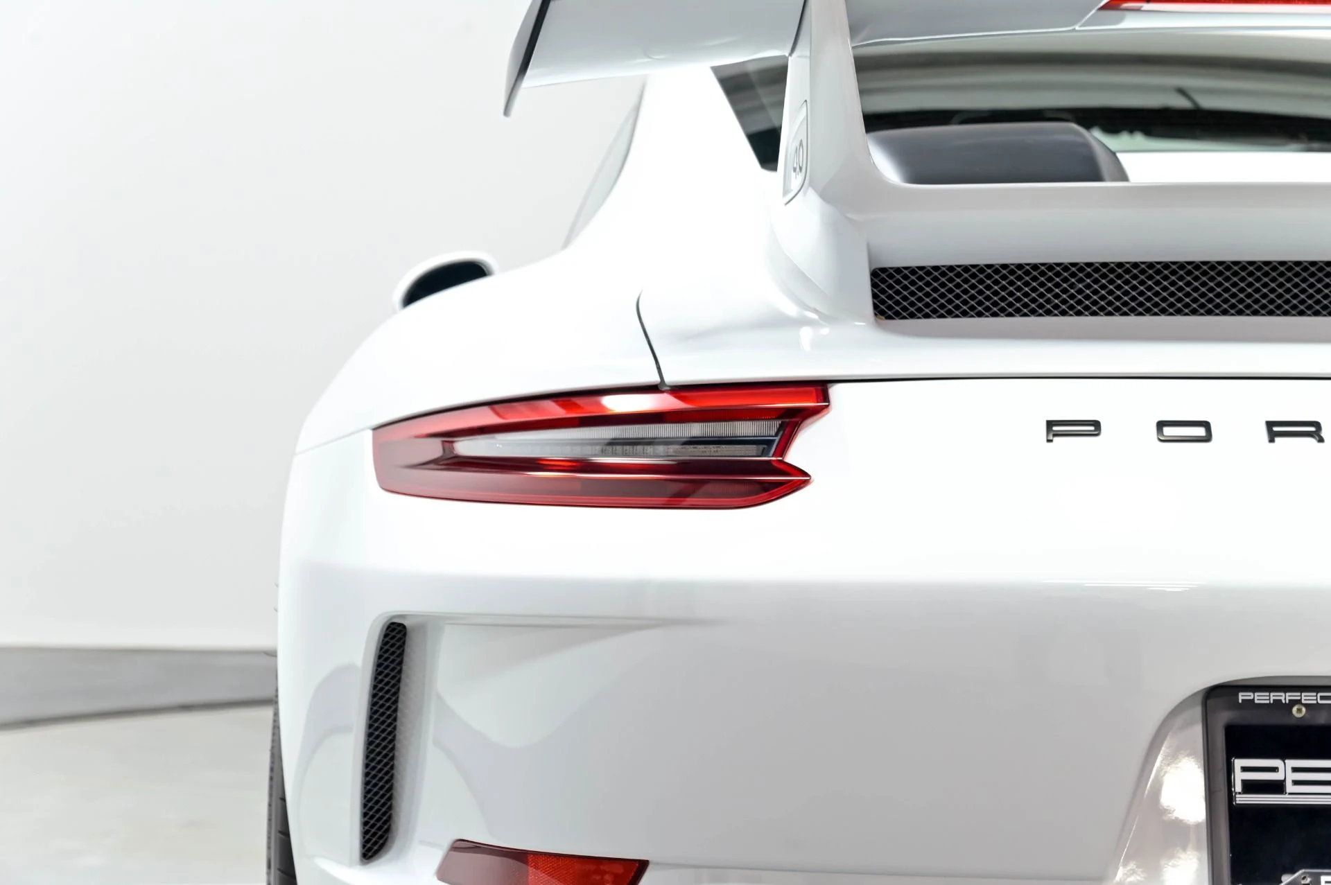 mph050_1634243098_Used_2018_Porsche_911_GT_3_1778195447_44f8cb5e18