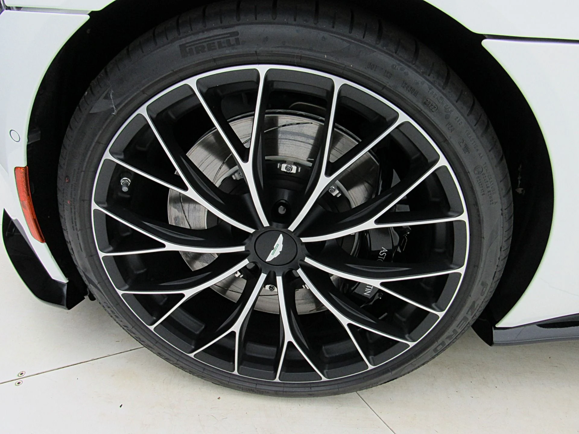 mph050_1640138937_Used_2023_Aston_Martin_Vantage_Roadster_9be9ef9c78