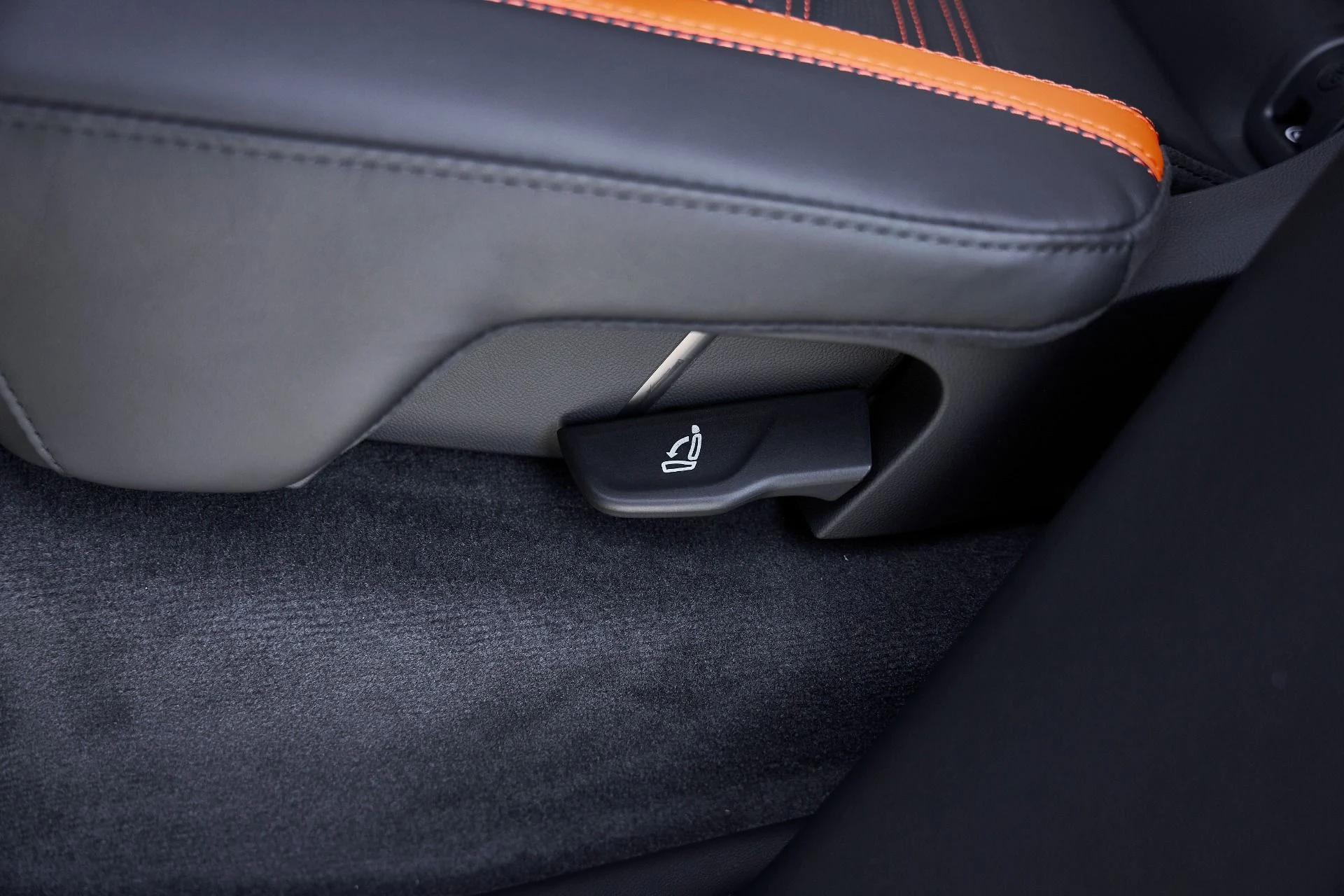 mph050_1645554018_Used_2025_Lamborghini_Urus_SE_1770086501_dc21df2950