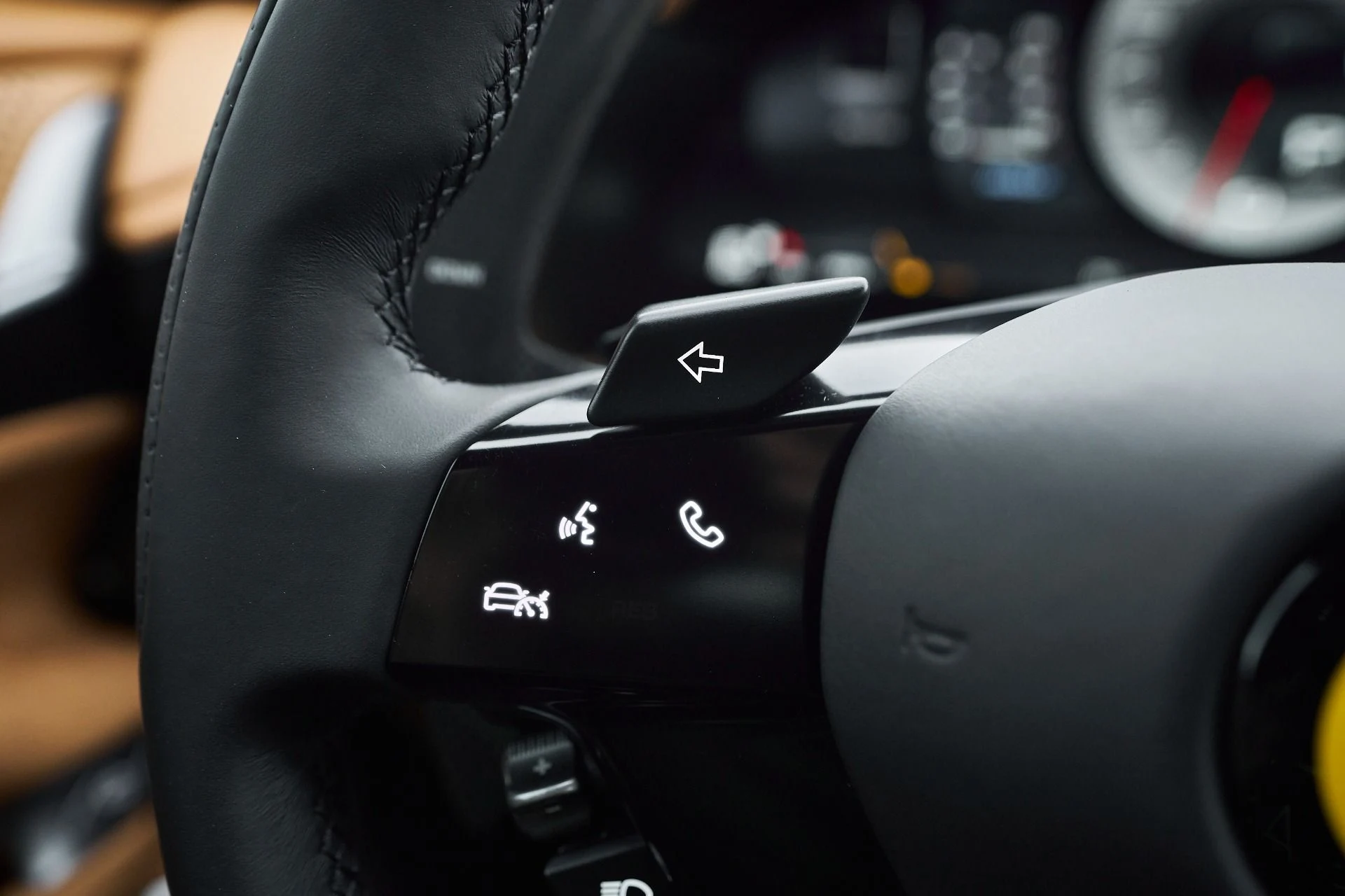 mph050_1685474321_Used_2023_Ferrari_Roma_Base_1761599078_9a58c544fd