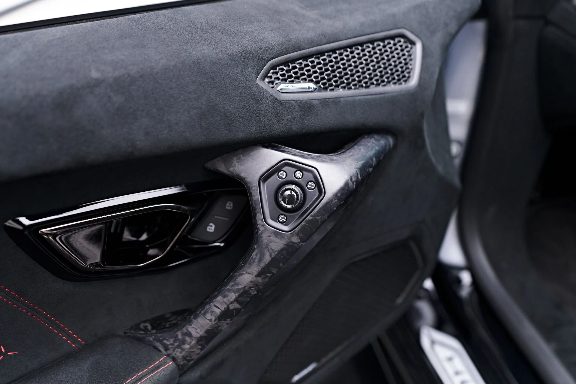 mph050_1702872257_Used_2018_Lamborghini_Huracan_Performante_1761069193_4e1bbb8cb9