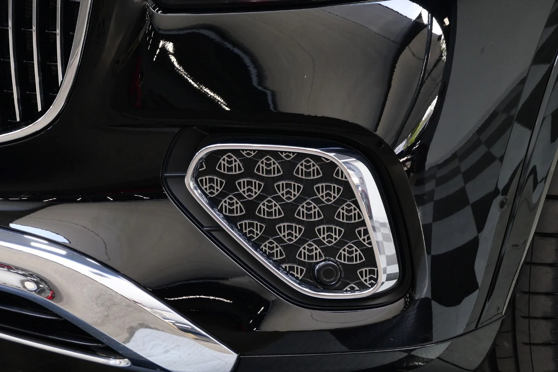 mph050_1713717111_Used_2025_Mercedes_Benz_Maybach_GLS_600_4_MATIC_Monoblock_Wheels_4_Seat_Configuration_Rear_Entertainment_1776793470_0e71ff5965