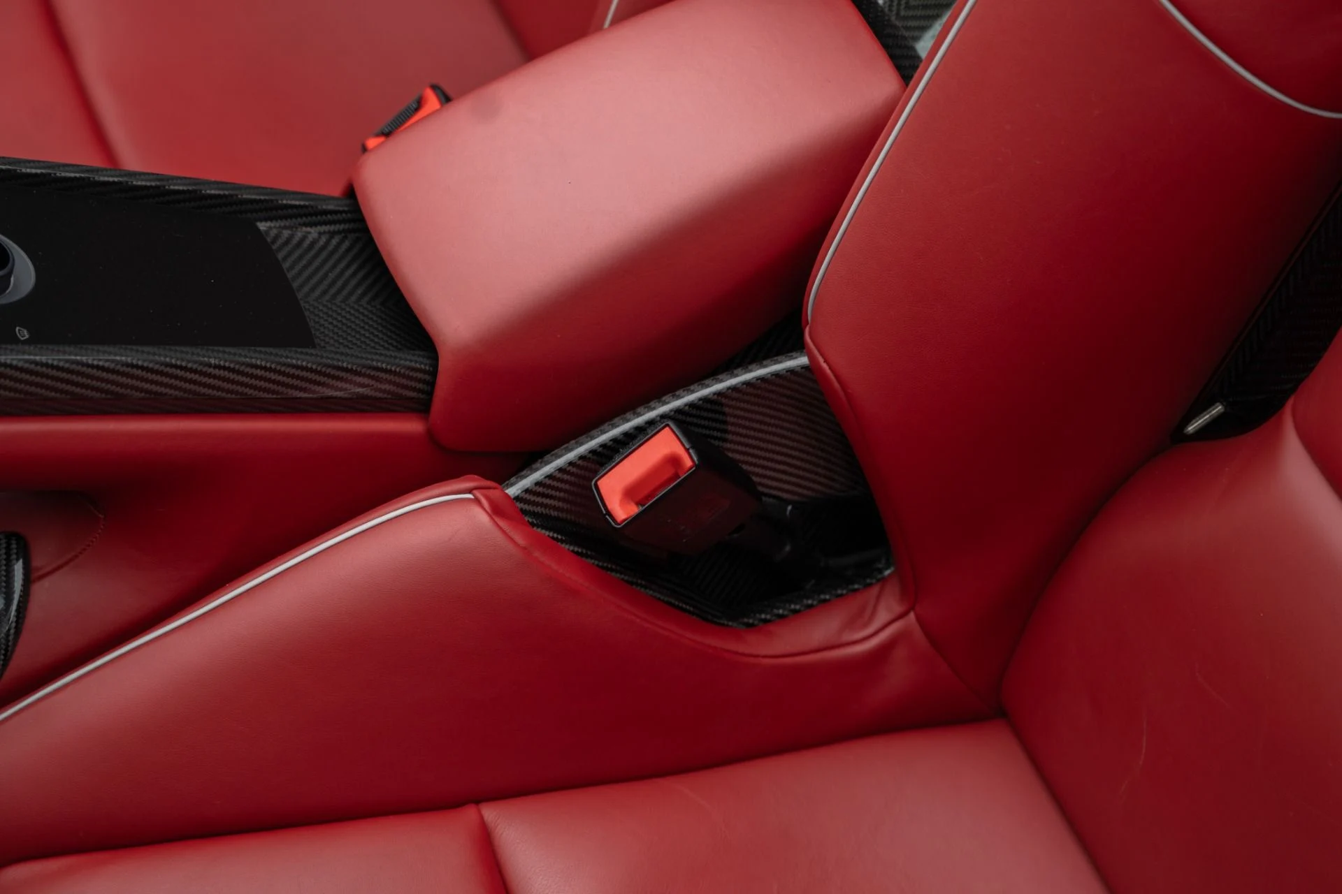 mph050_1718024806_Used_2015_Porsche_918_Spyder_1756496999_57fdb5e212