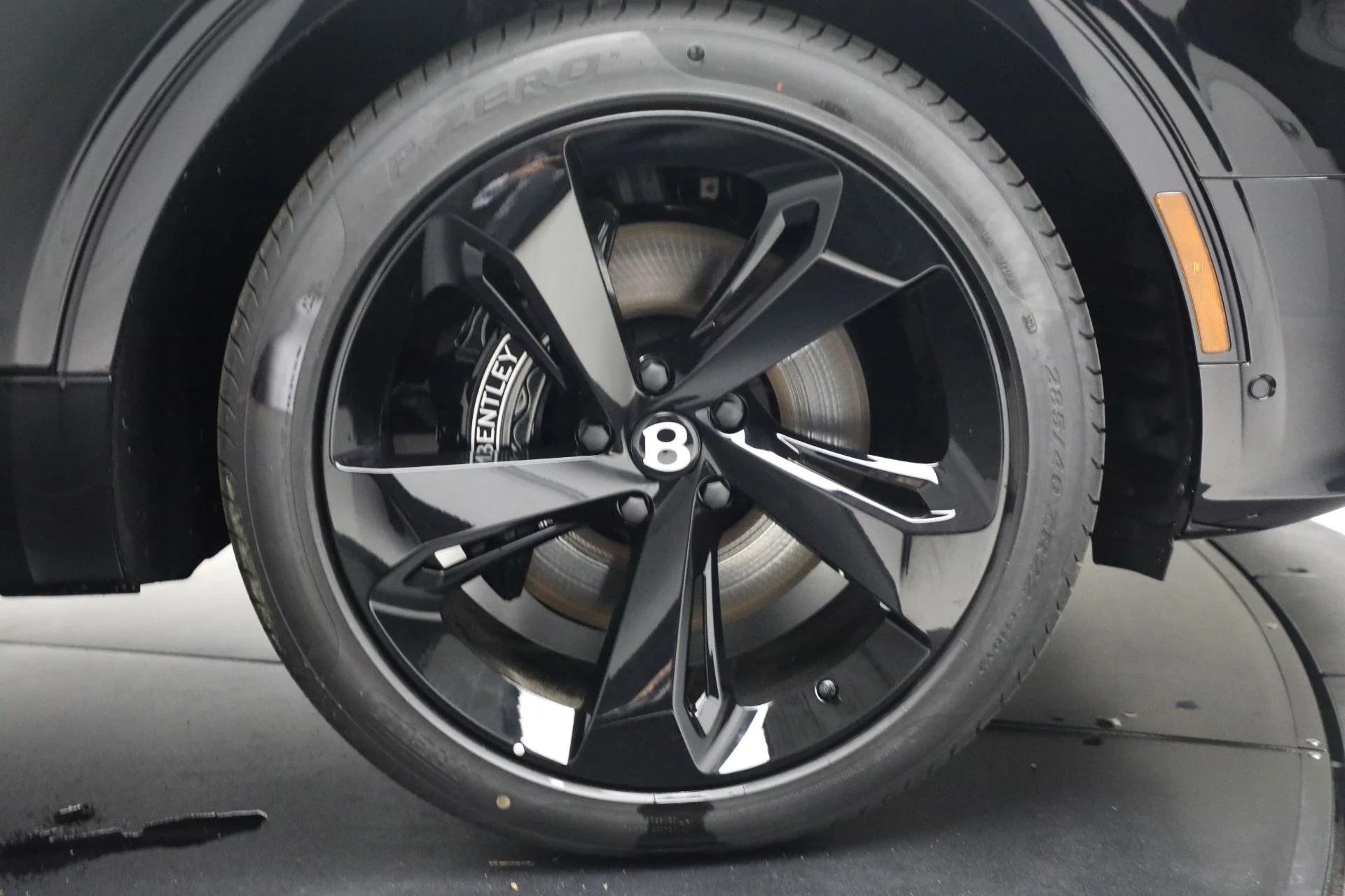 mph050_1729789780_New_2025_Bentley_Bentayga_V8_628ea0d909