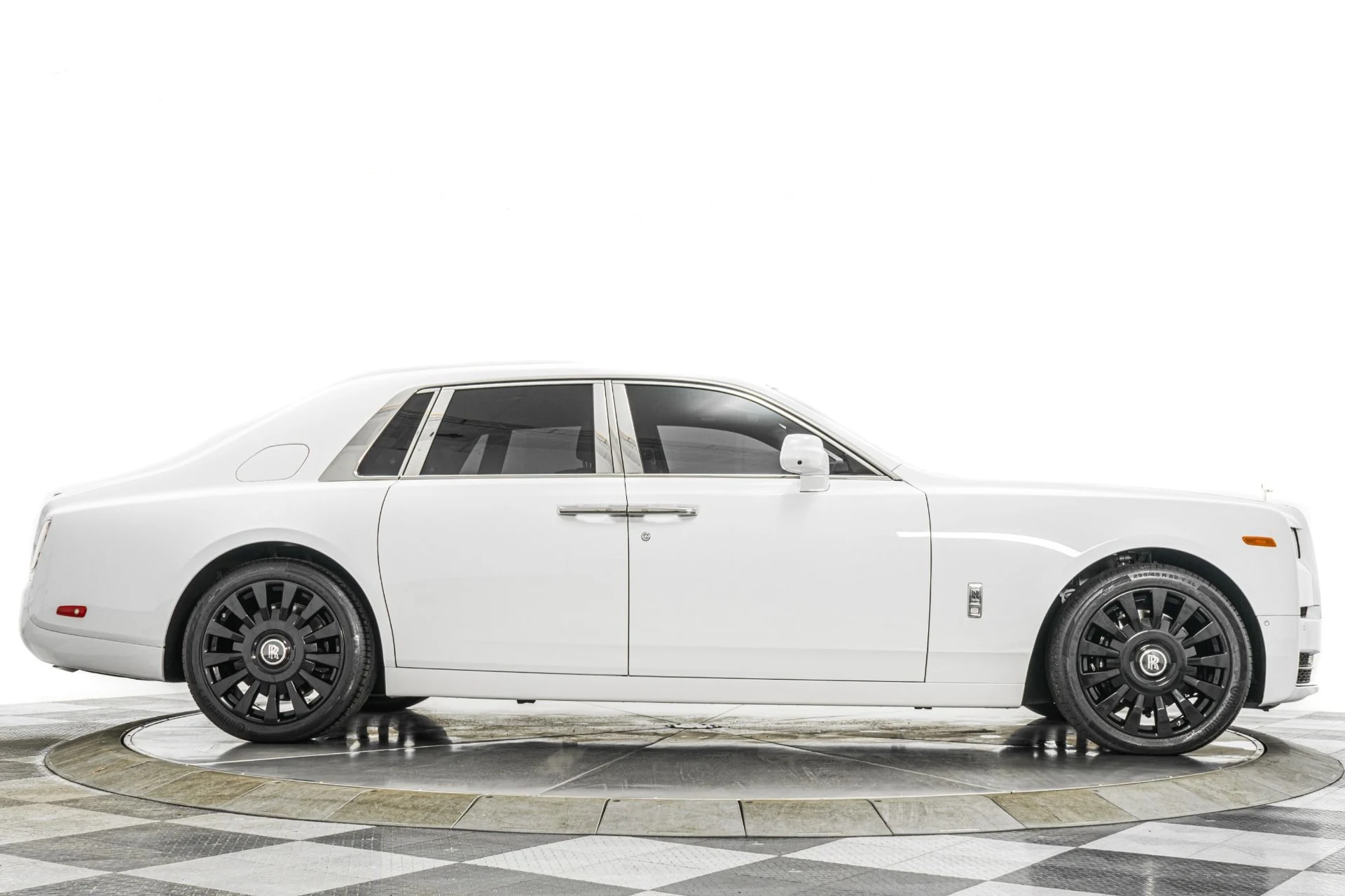 mph050_175599320_Used_2023_Rolls_Royce_Phantom_Shooting_Star_Headliner_Very_Low_Miles_1768421489_30ec371549