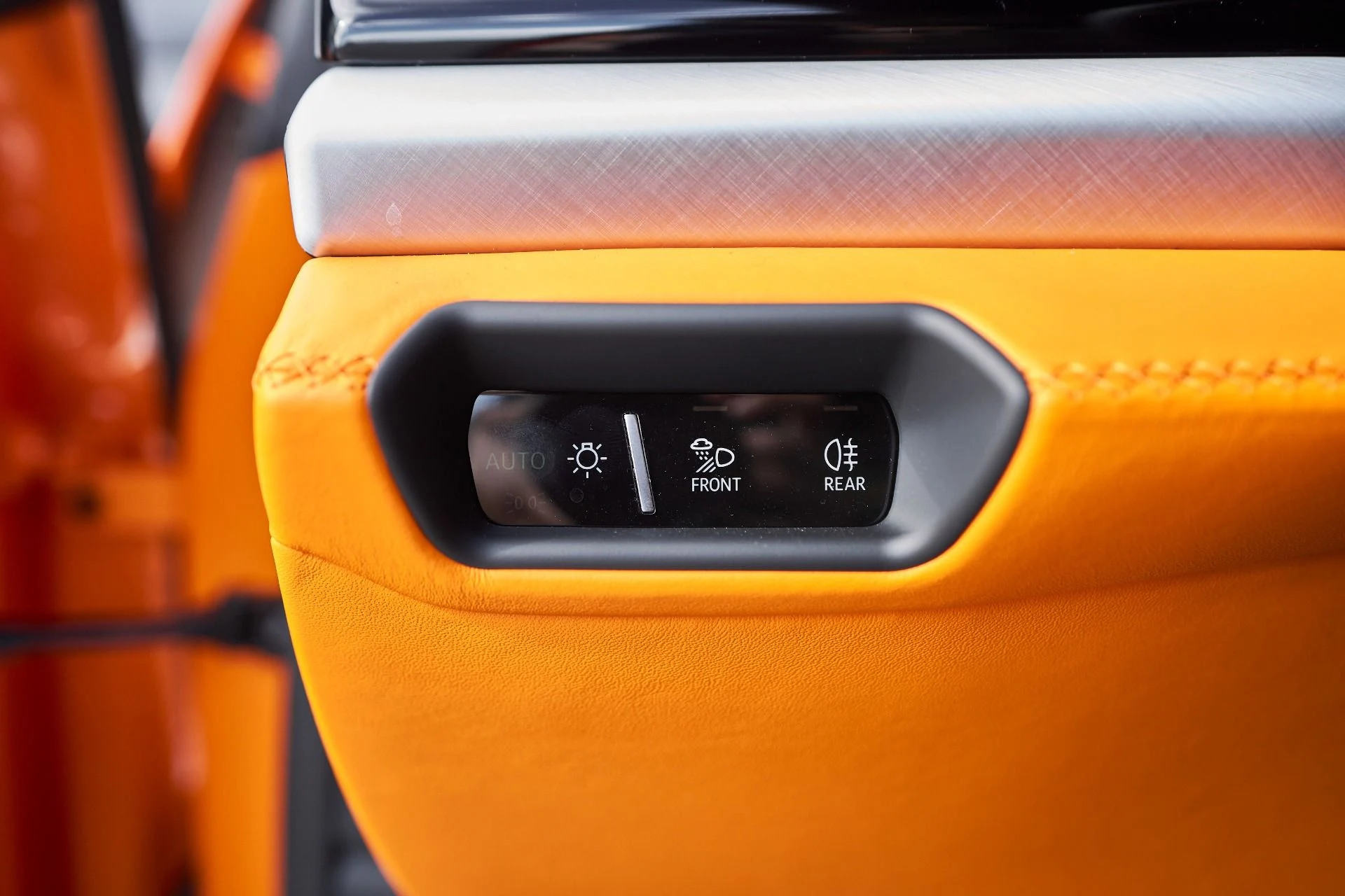 mph050_1772857166_Used_2025_Lamborghini_Urus_SE_1763677060_c2ab4a93e0